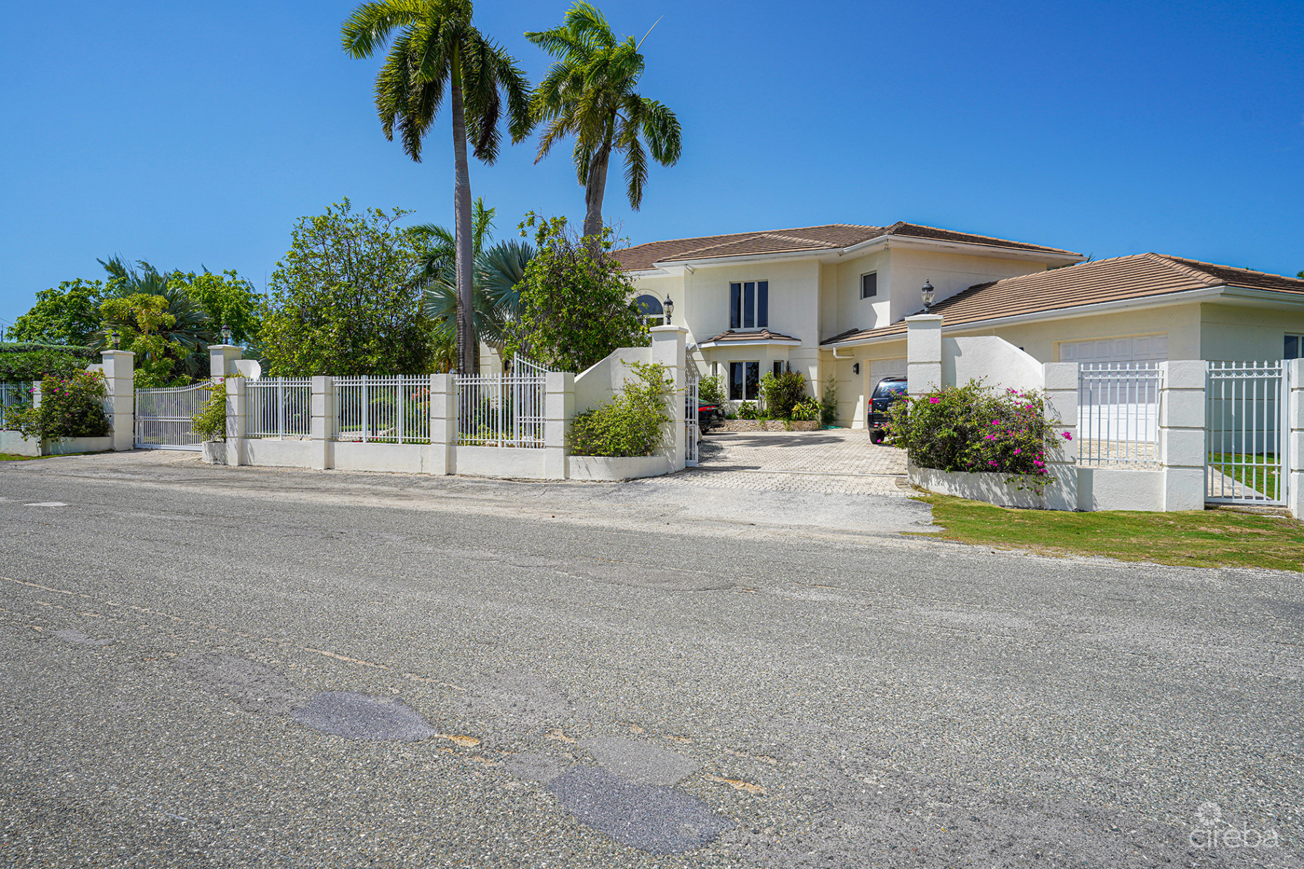 GOVERNORS HARBOUR ESTATE HOME