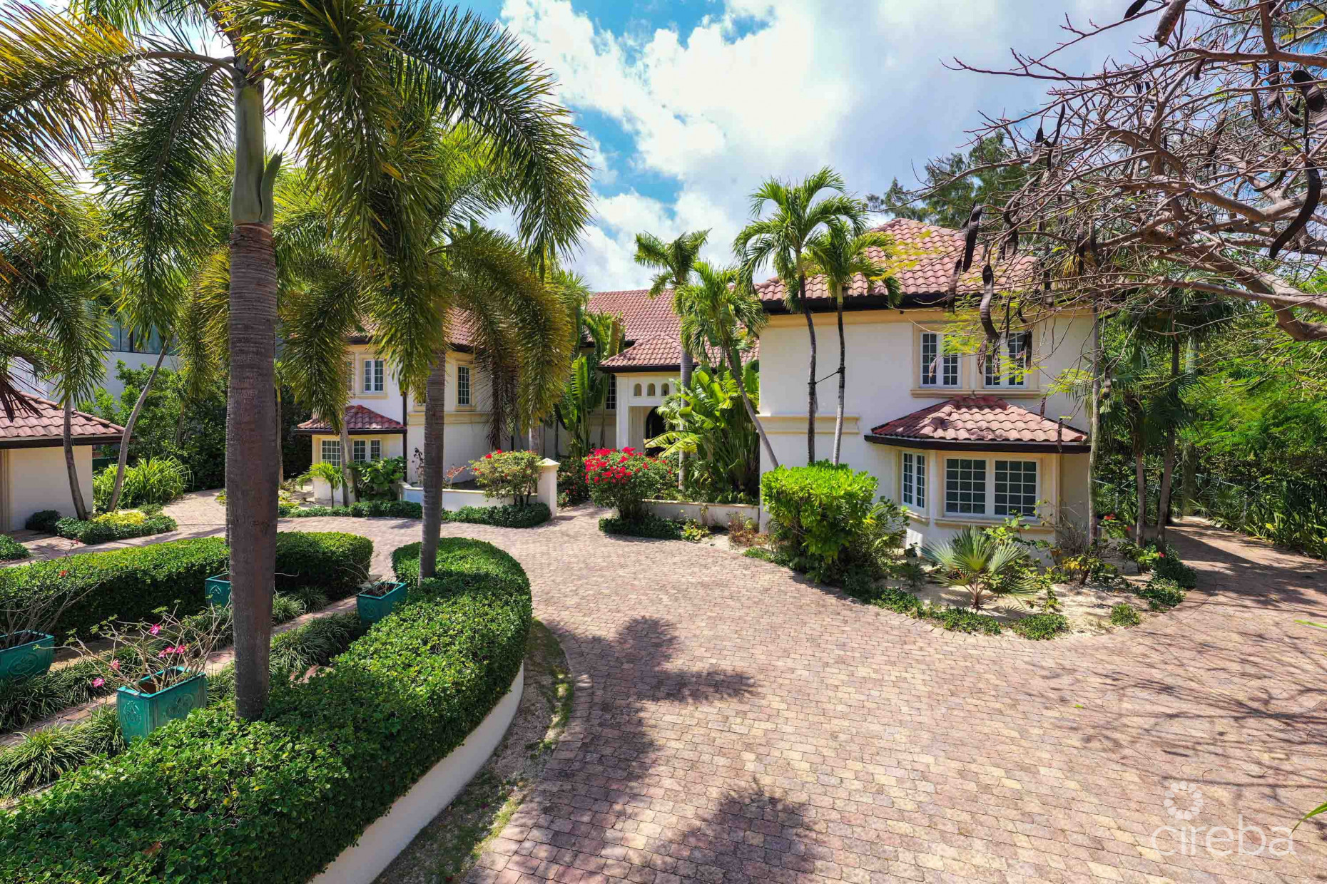 COCONUT WALK -  SEVEN MILE BEACH ESTATE
