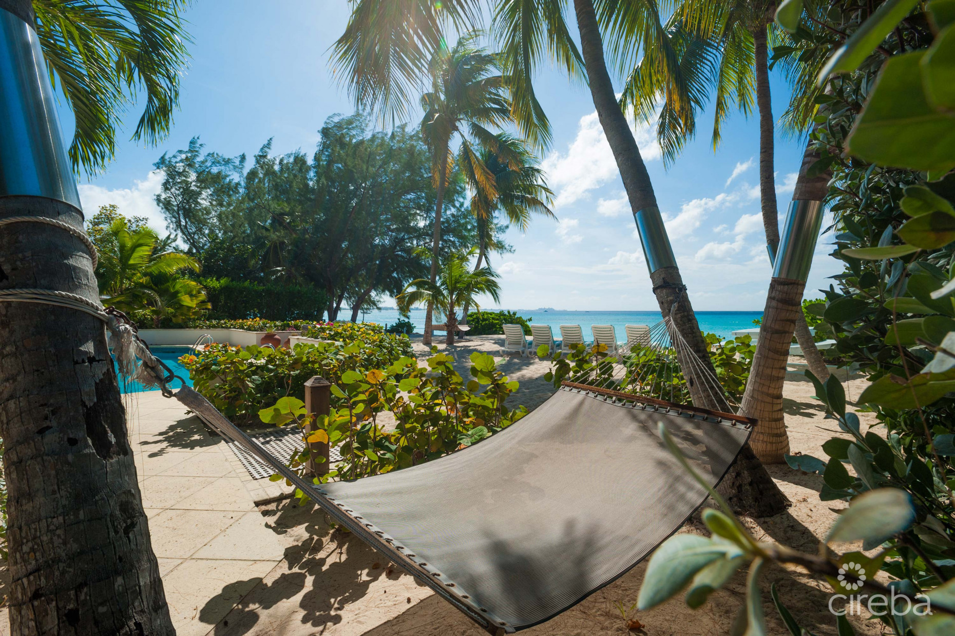 COCONUT WALK -  SEVEN MILE BEACH ESTATE