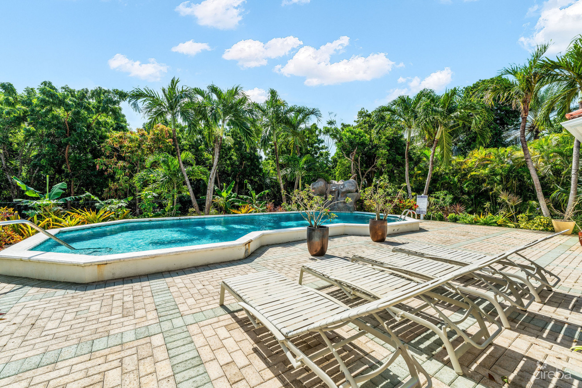 75 MIDSUMMER DRIVE SINGLE FAMILY HOME