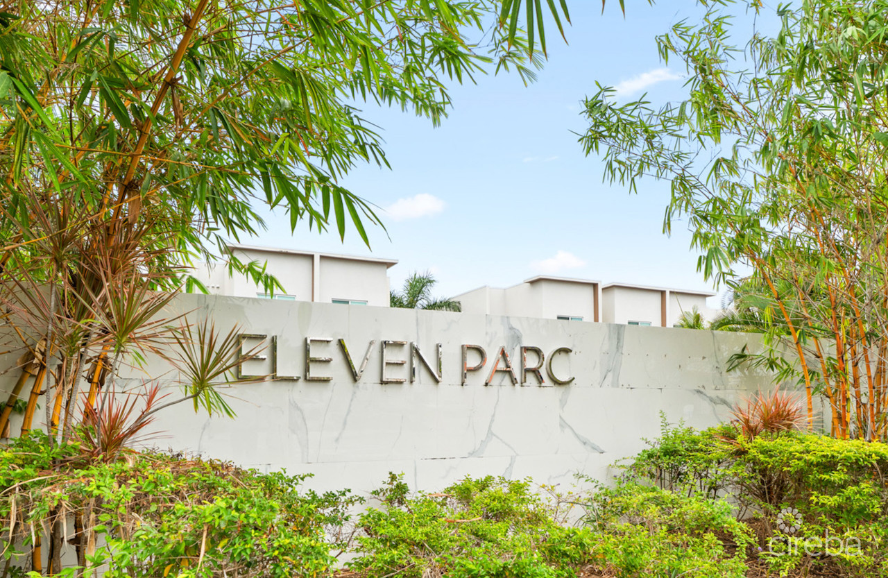 ELEVEN PARC TOWNHOME – PRIME LOCATION IN SEVEN MILE BEACH CORRIDOR