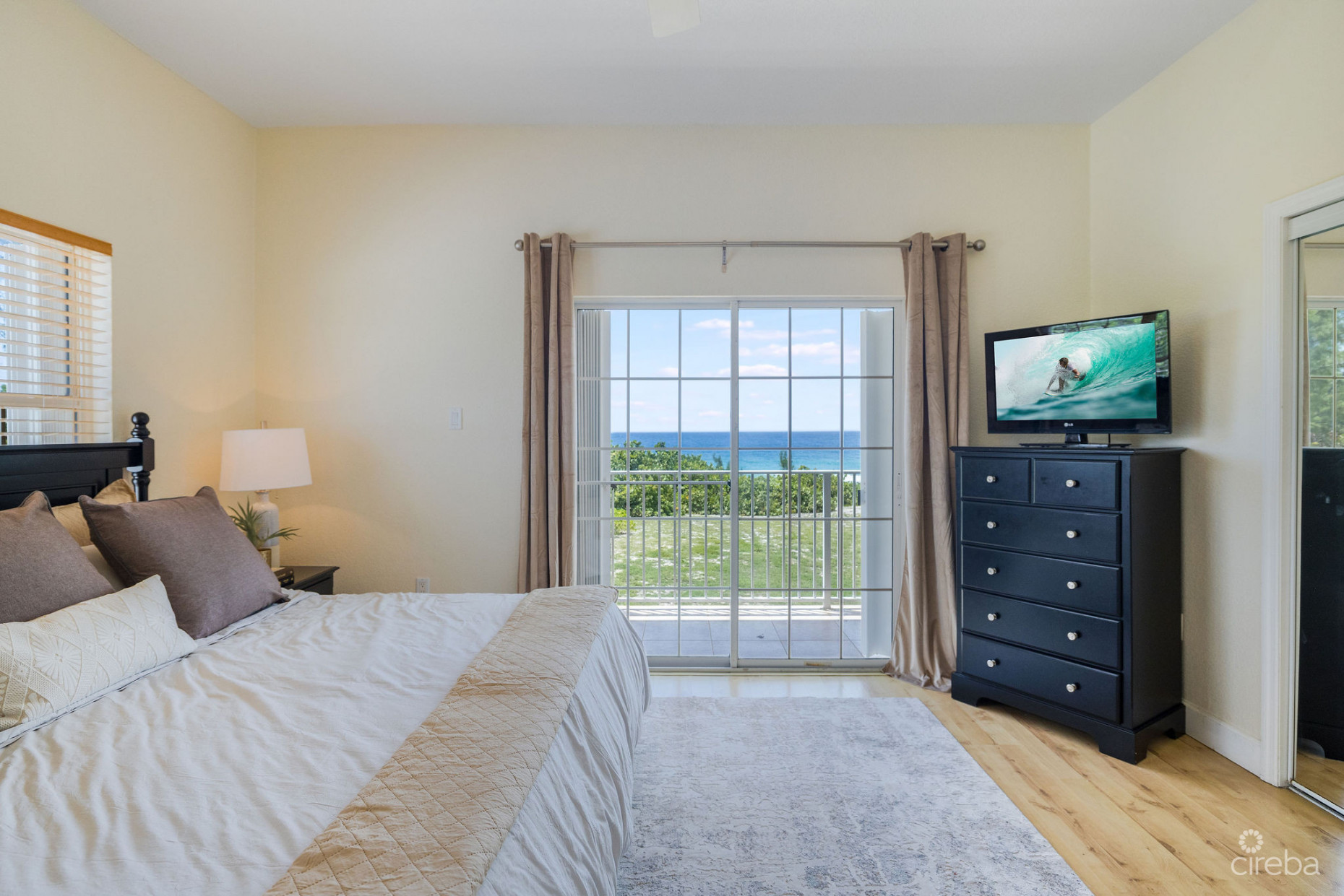 PARADISE POINT | 3-BED, 2.5-BATH OCEANFRONT TOWNHOUSE | WEST BAY