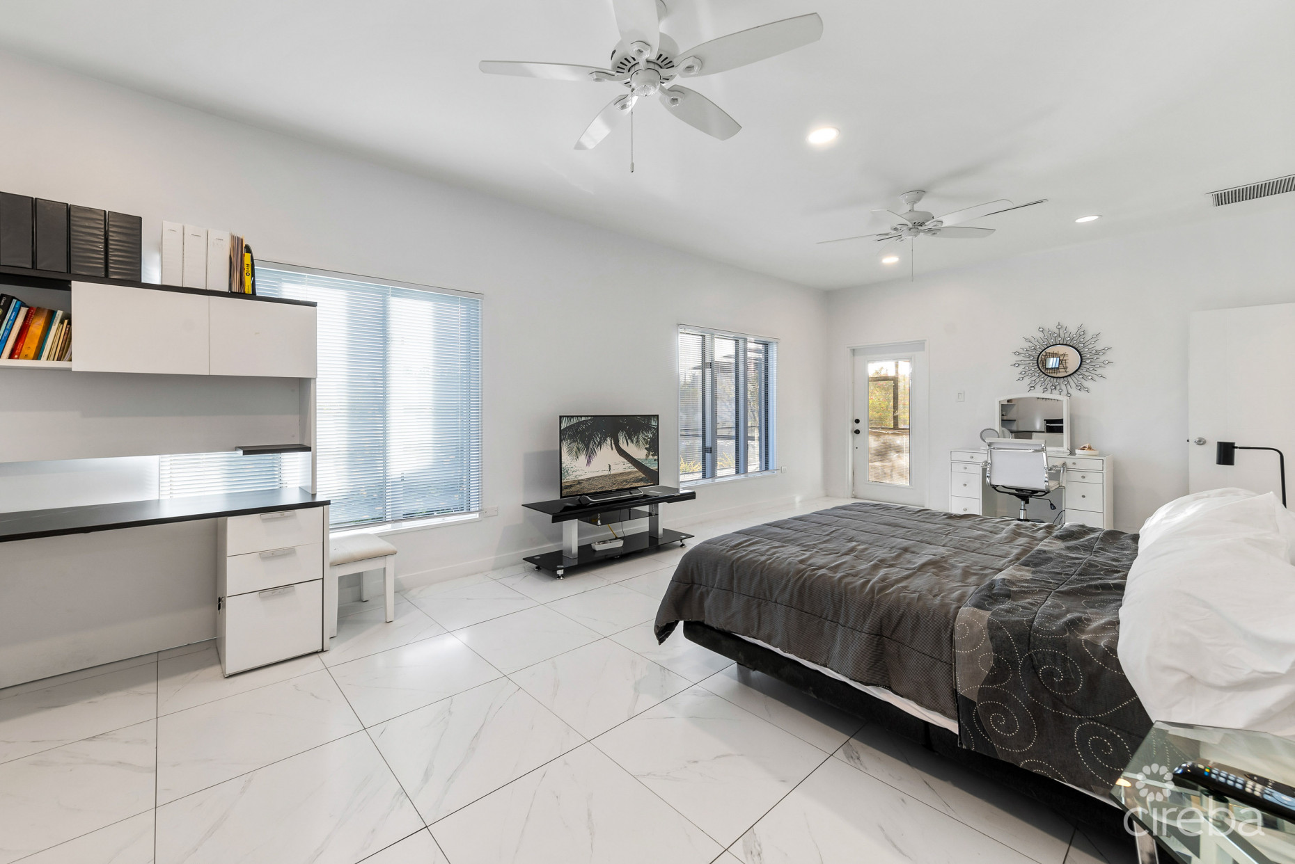 FULLY REMODELED 3BR FAMILY HOME IN NORTH SOUND ESTATES