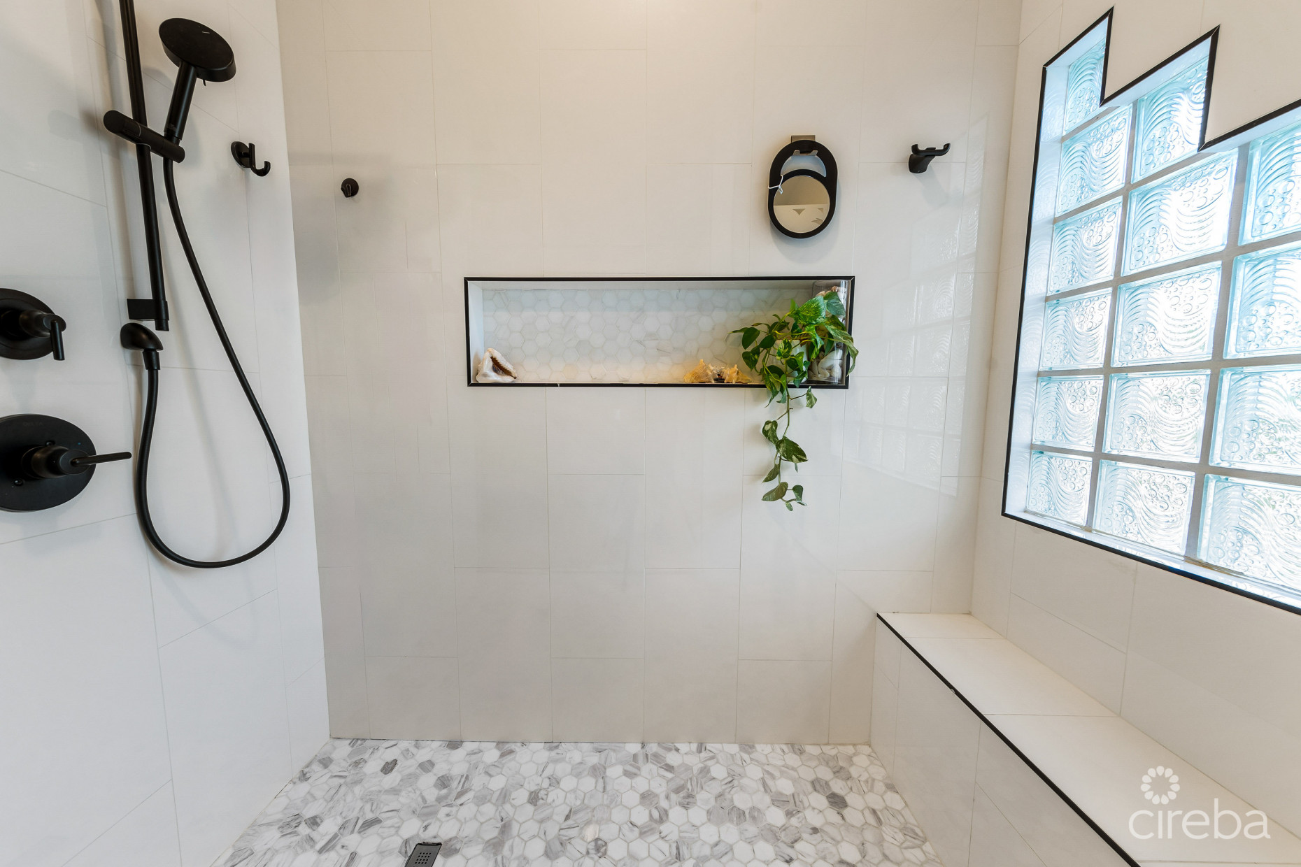 FULLY REMODELED 3BR FAMILY HOME IN NORTH SOUND ESTATES