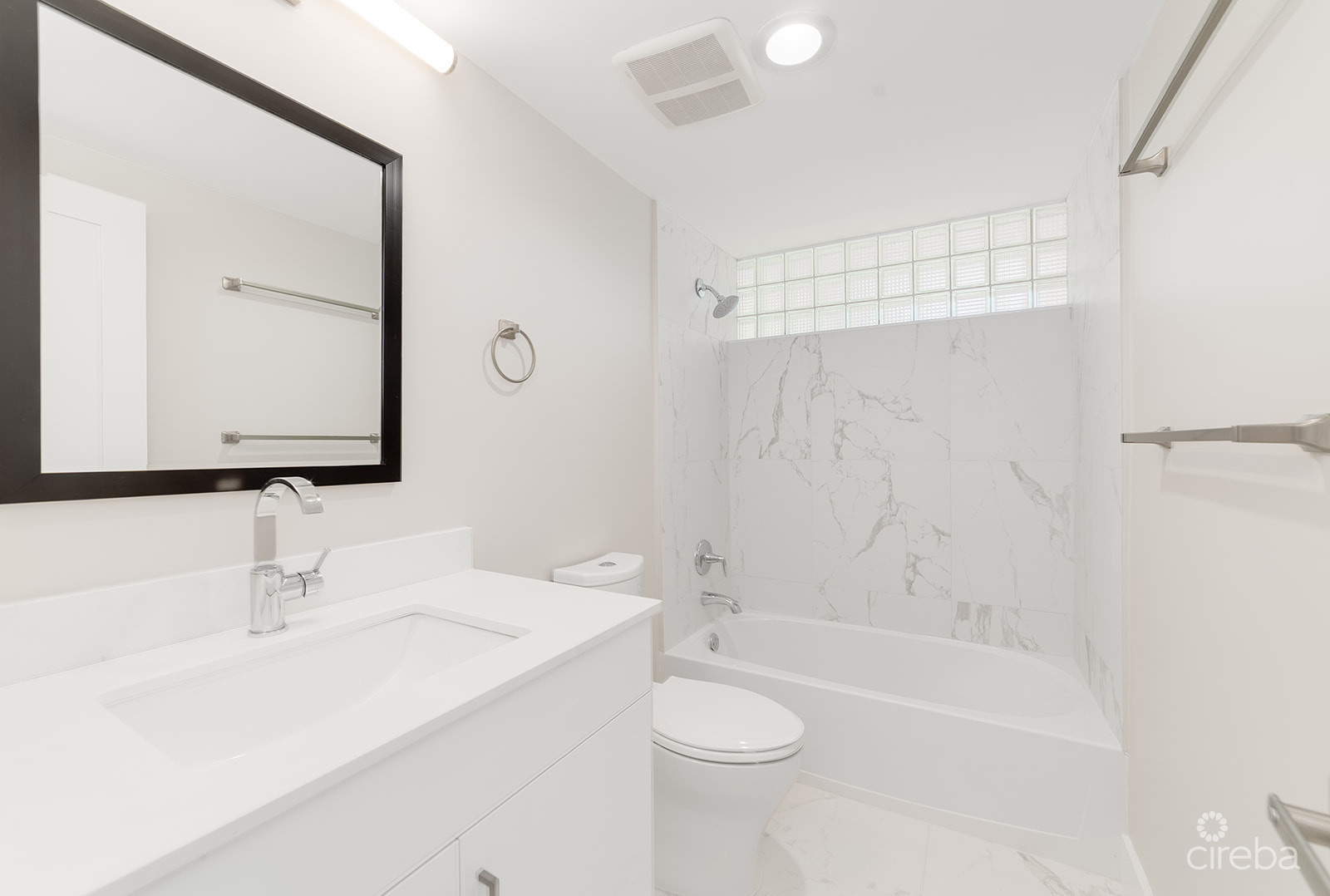 BRITANNIA LIONS COURT #324 - ELEGANT 3-BEDROOM CORNER UNIT | 2,100 SQFT | GOLF COURSE VIEWS