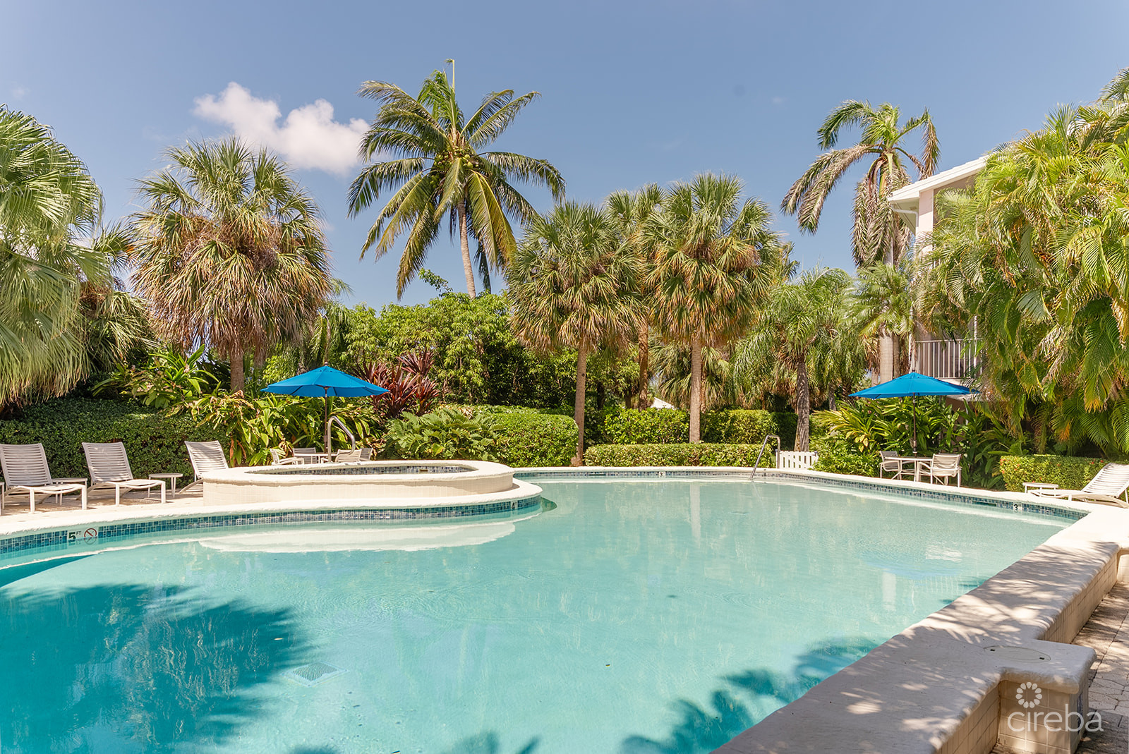 BRITANNIA LIONS COURT #324 - ELEGANT 3-BEDROOM CORNER UNIT | 2,100 SQFT | GOLF COURSE VIEWS