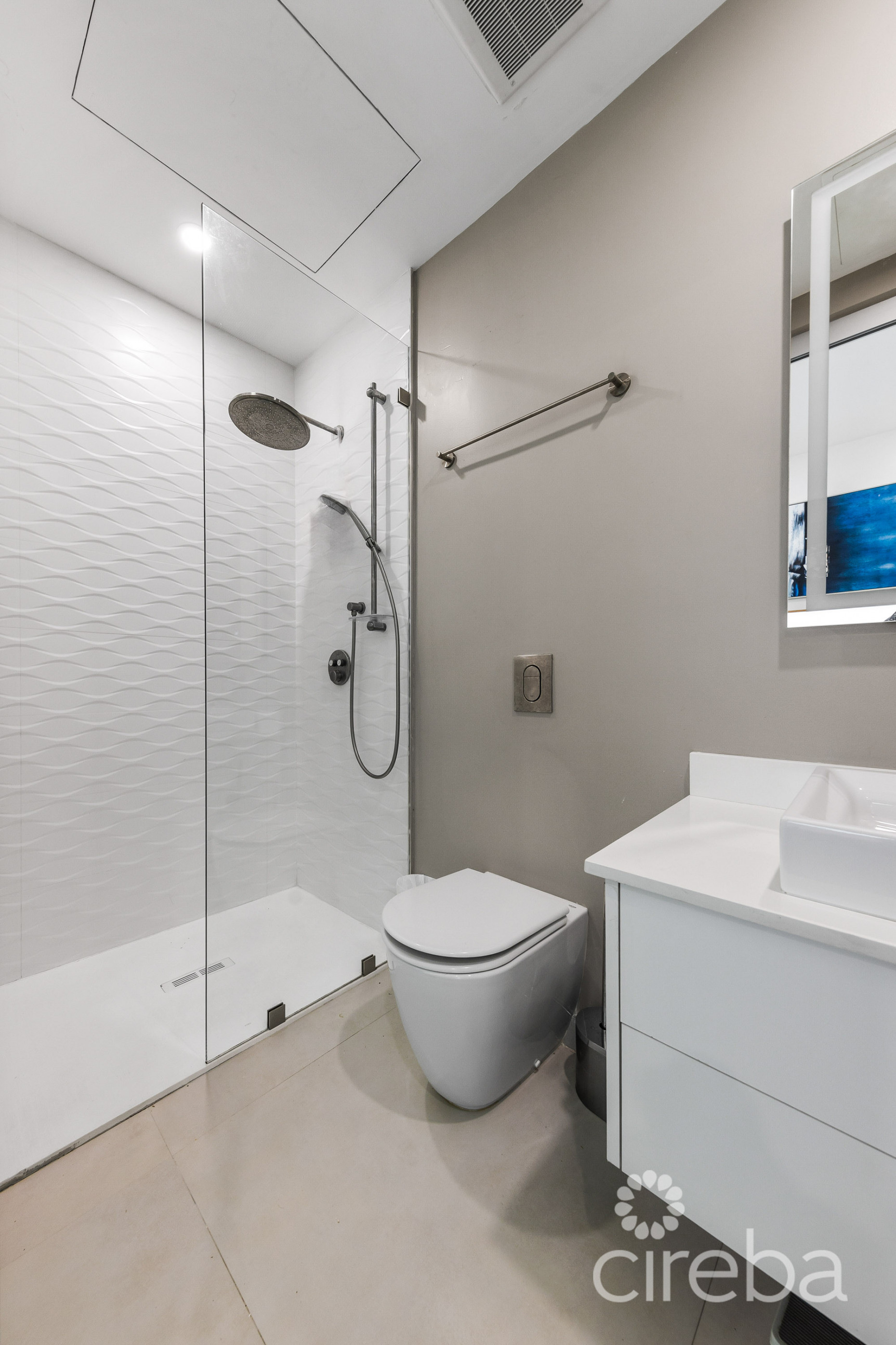 HARBOUR WALK TURNKEY BOUTIQUE CONDO