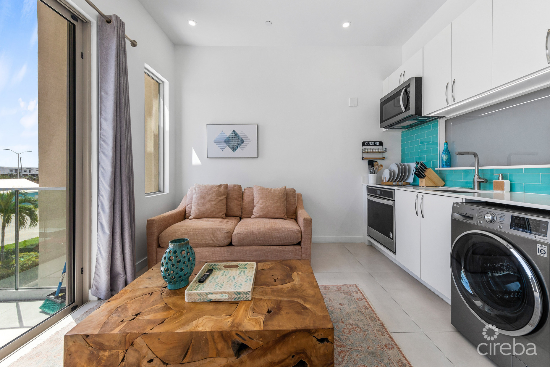 HARBOUR WALK TURNKEY BOUTIQUE CONDO