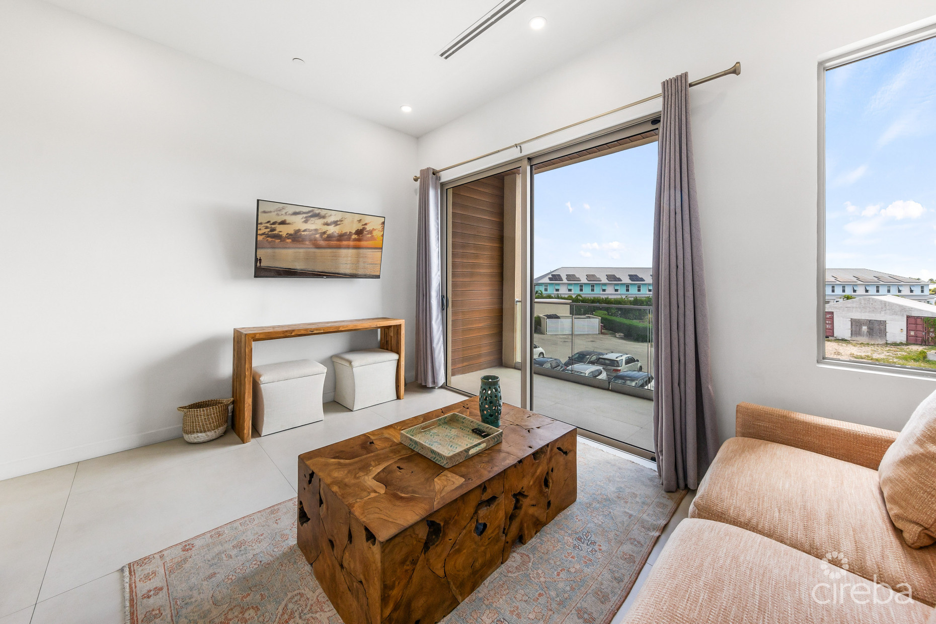 HARBOUR WALK TURNKEY BOUTIQUE CONDO