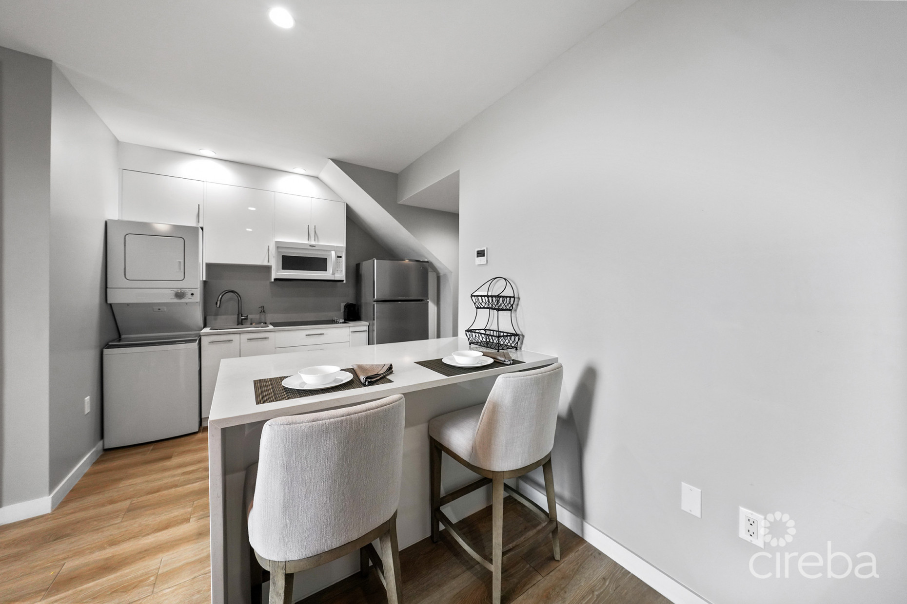 OCEAN CREST #21, GEORGE TOWN WATERFRONT