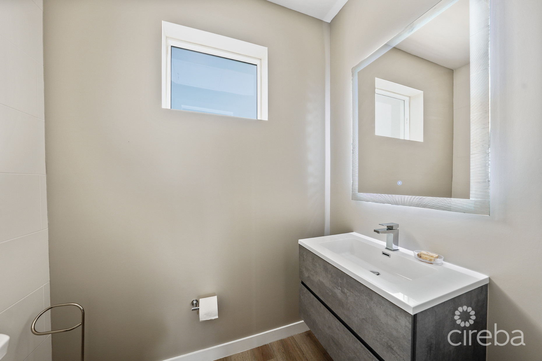 OCEAN CREST #21, GEORGE TOWN WATERFRONT