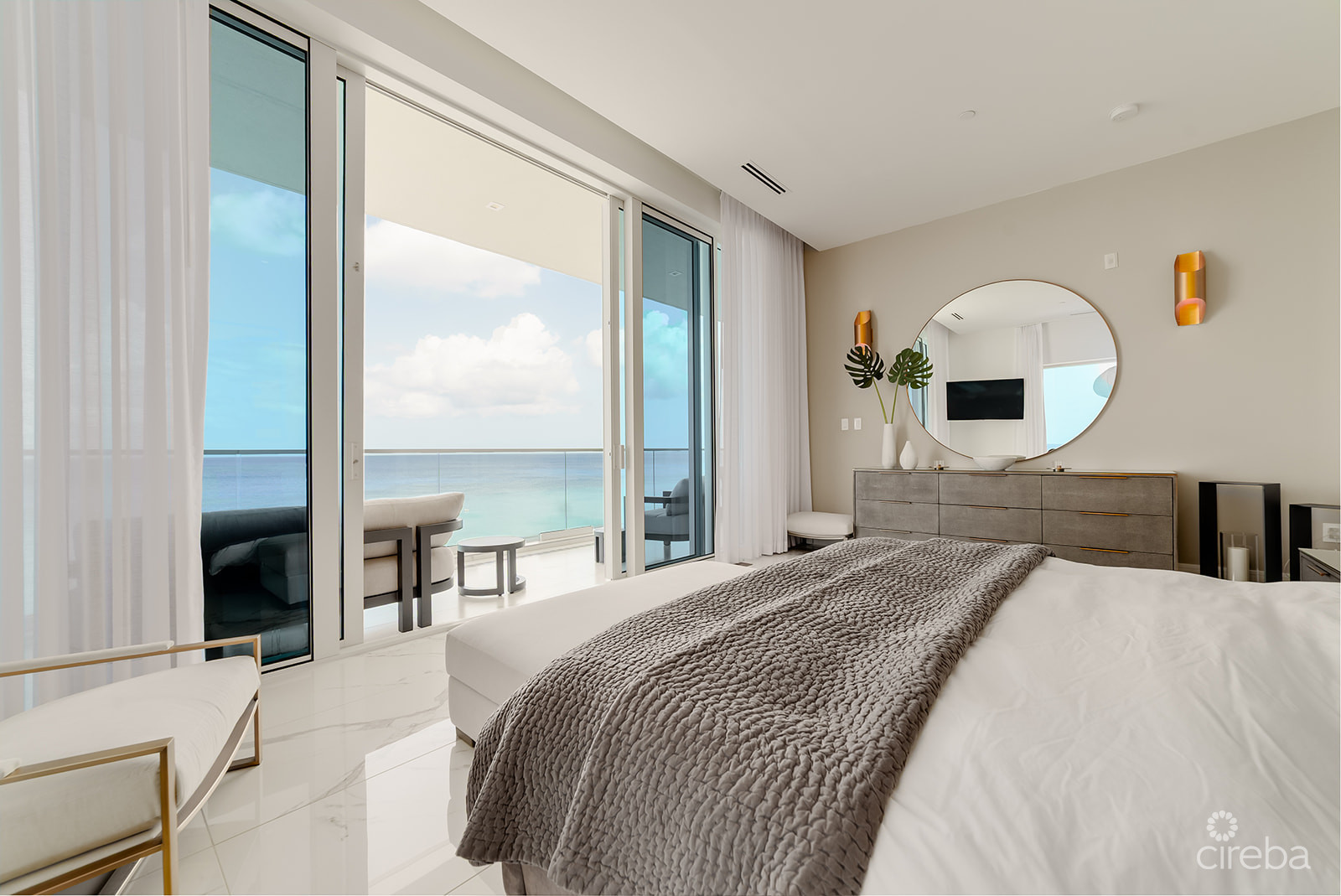 FIN- CHIC 4 BED W DEN CONDO