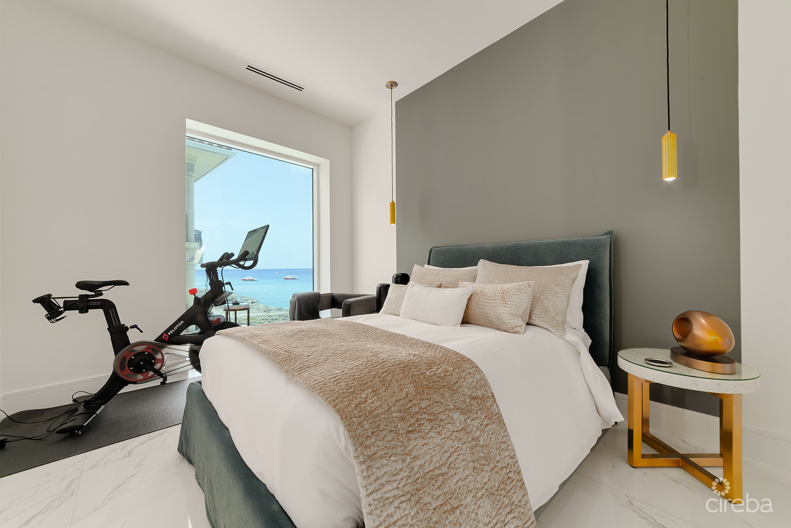 FIN- CHIC 4 BED W DEN CONDO