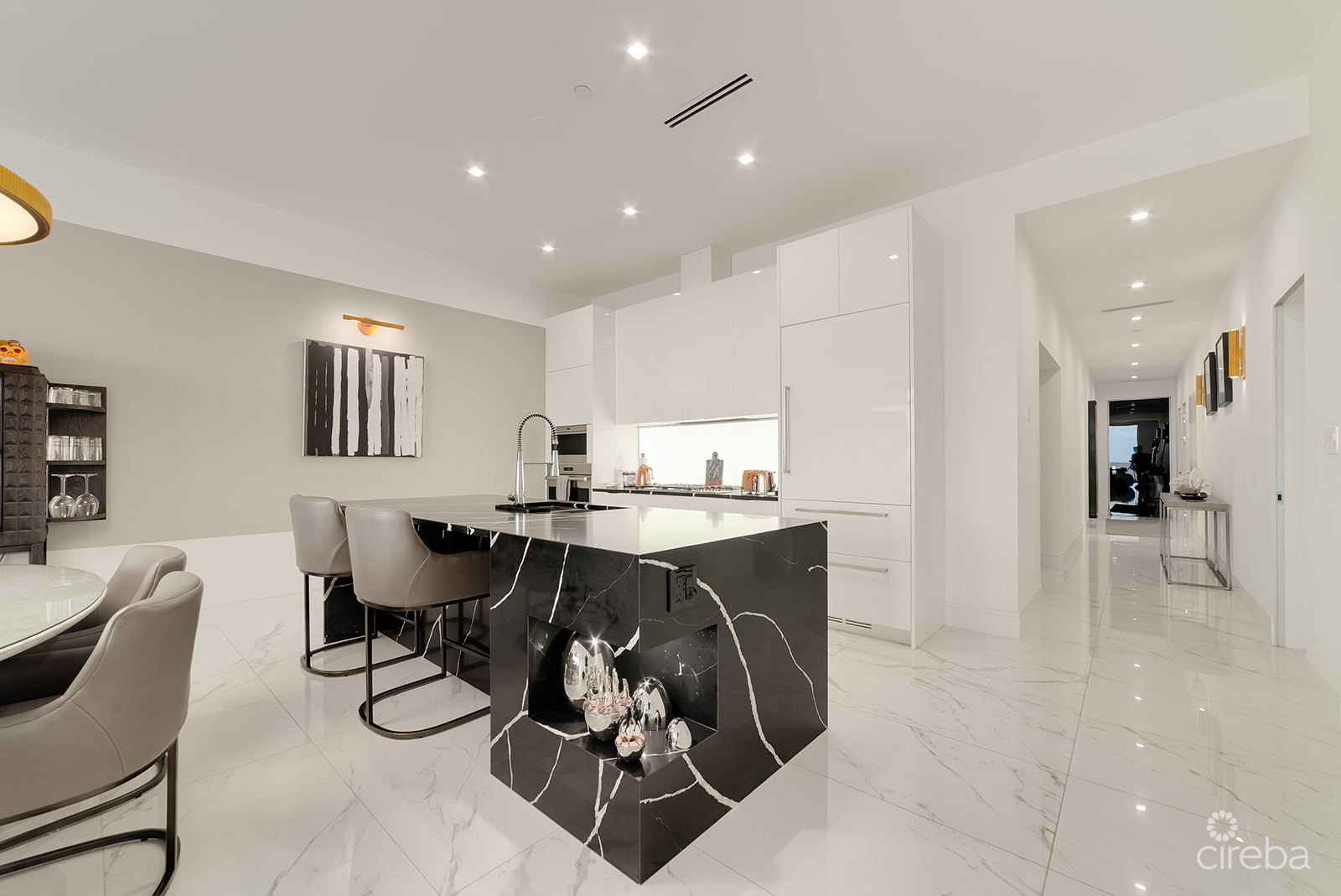 FIN- CHIC 4 BED W DEN CONDO