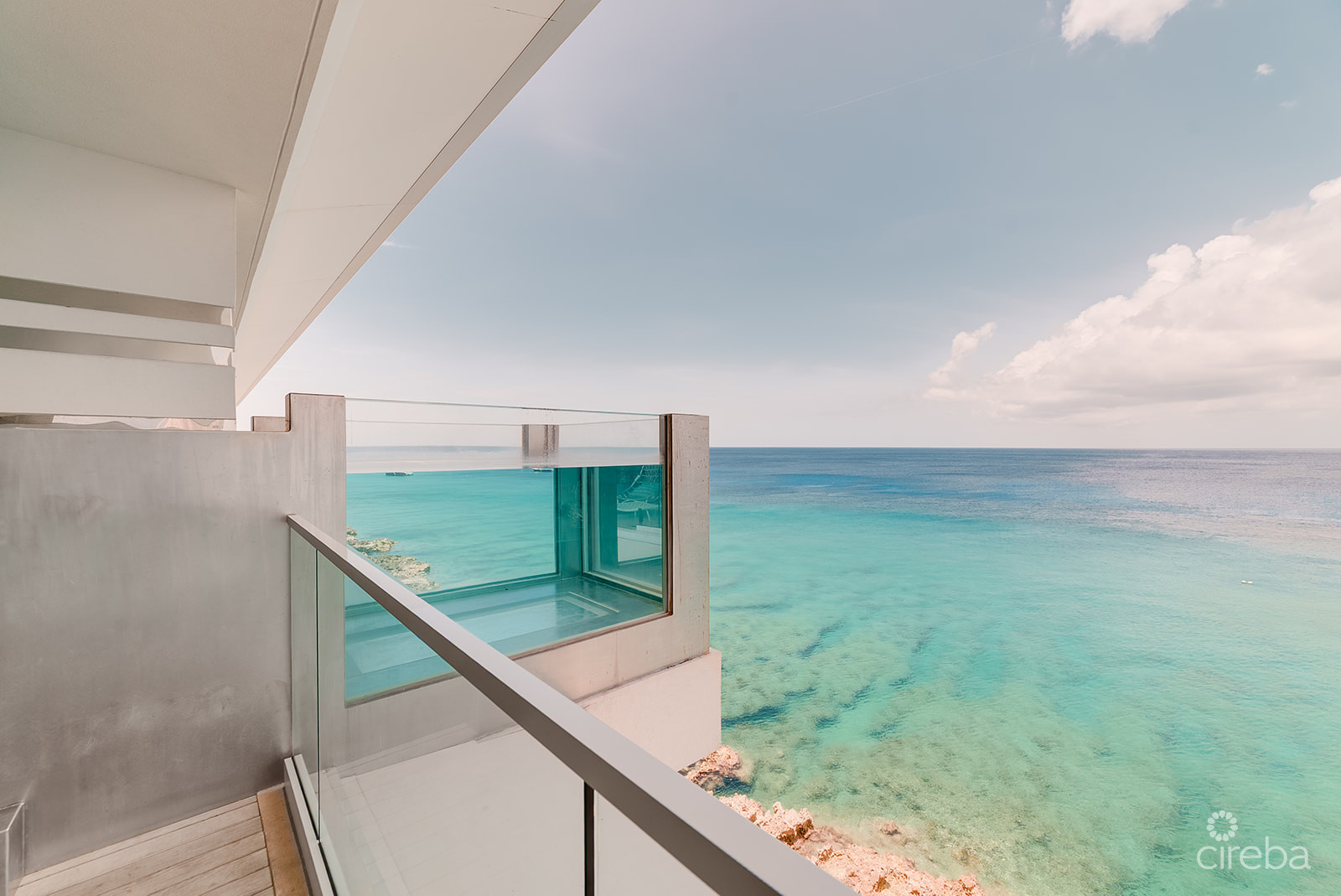 FIN- CHIC 4 BED W DEN CONDO