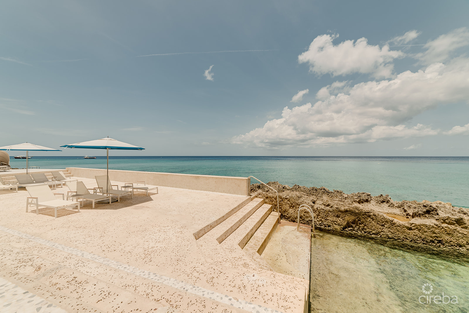 FIN- CHIC 4 BED W DEN CONDO