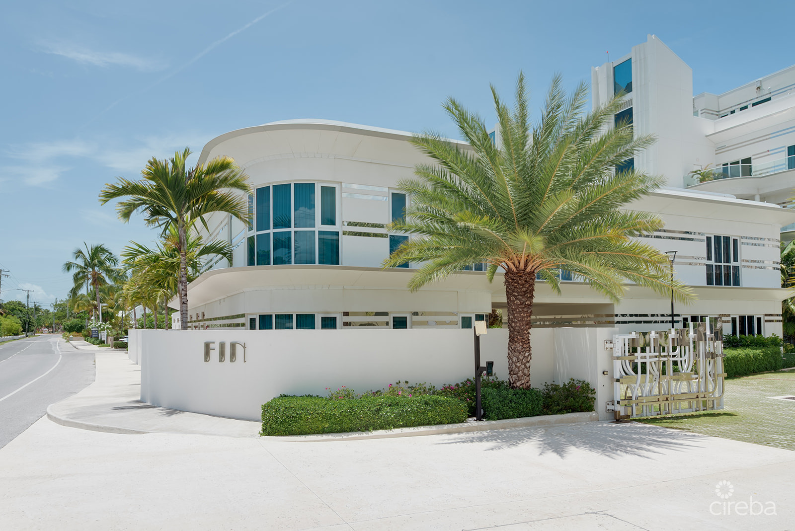 FIN- CHIC 4 BED W DEN CONDO