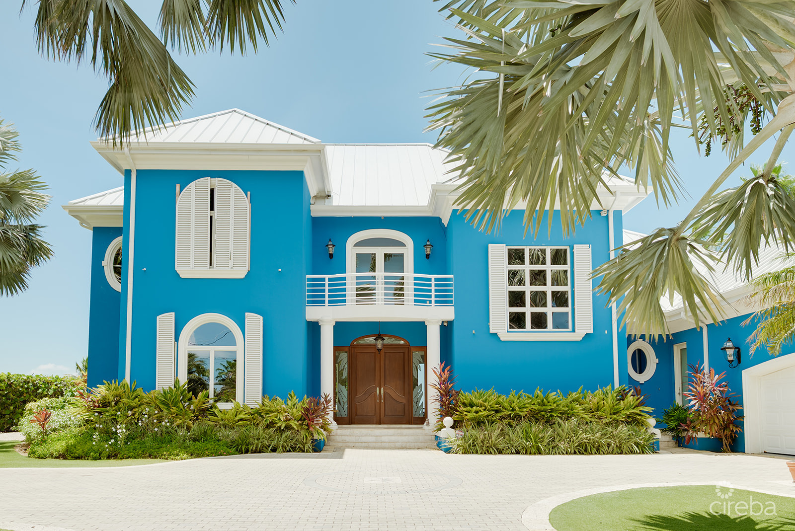 THE BLUE HOUSE - WATERFRONT HOME SOUTH SOUND ROAD