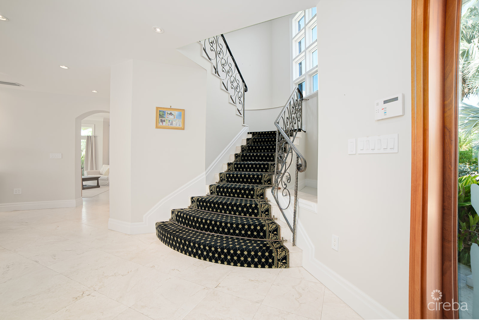 THE BLUE HOUSE - WATERFRONT HOME SOUTH SOUND ROAD