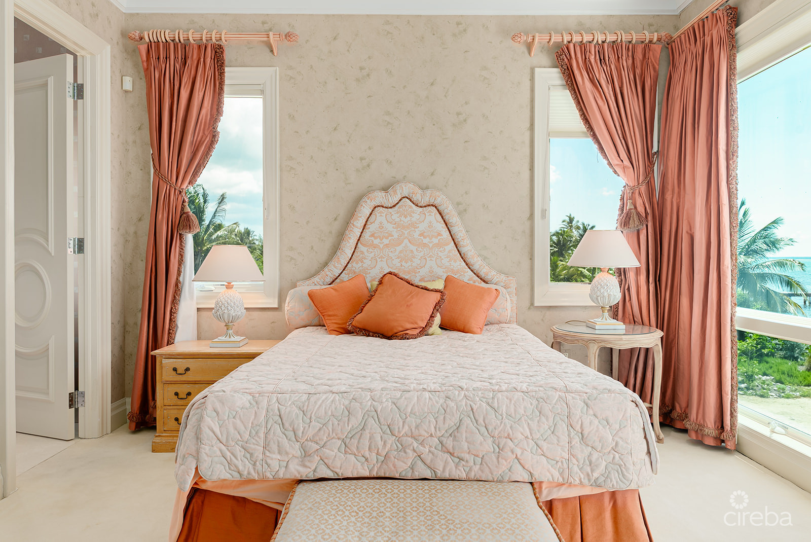 THE BLUE HOUSE - WATERFRONT HOME SOUTH SOUND ROAD