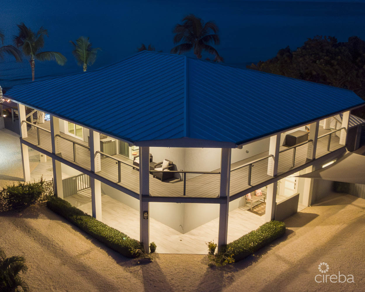 A WAVE FROM IT ALL - FULLY RENO'D 4 BED OCEANFRONT