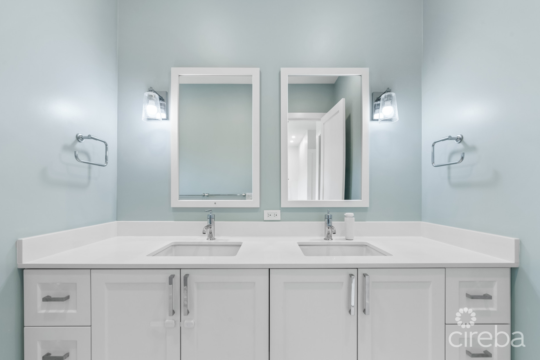 OLEA 112,  CANAL FRONT 4 BED DUPLEX