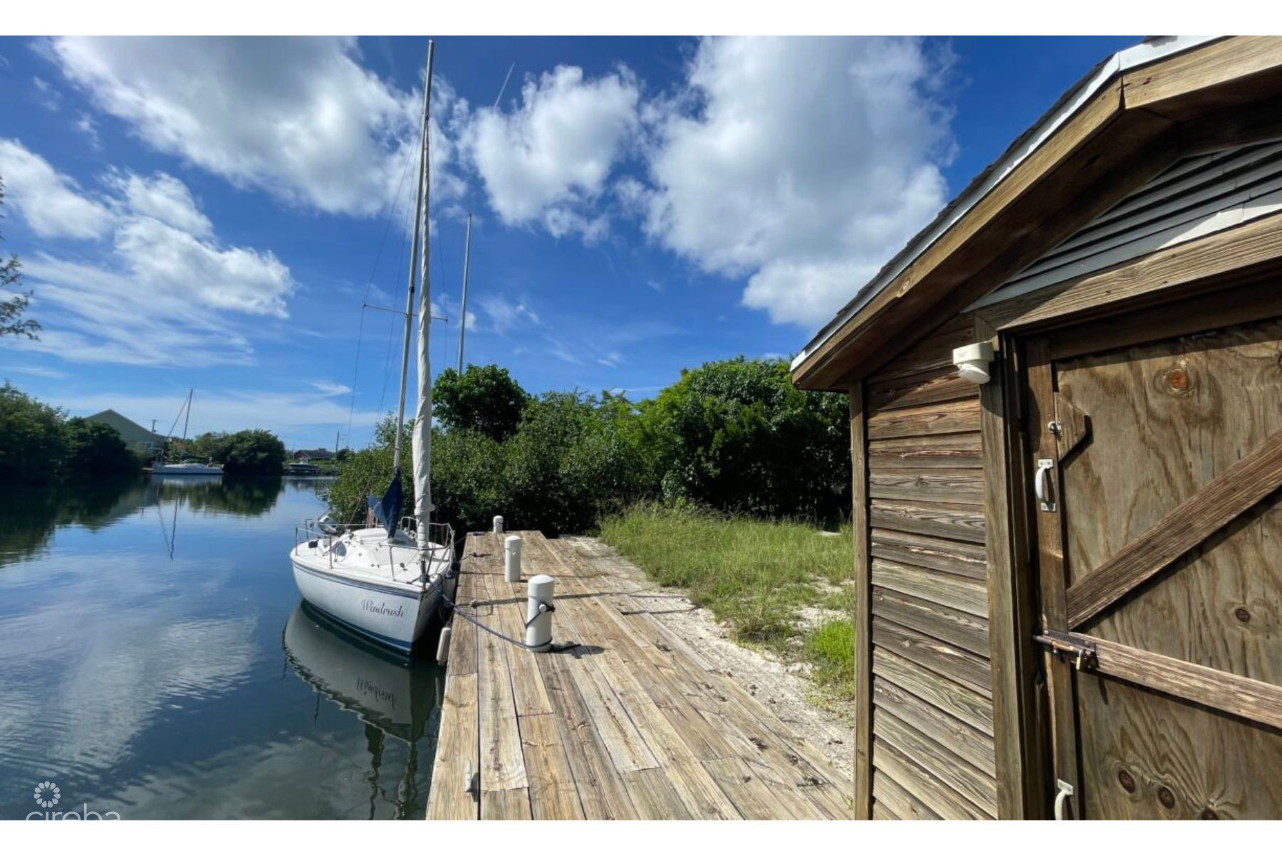 CANAL FRONT .45ACRE RED BAY