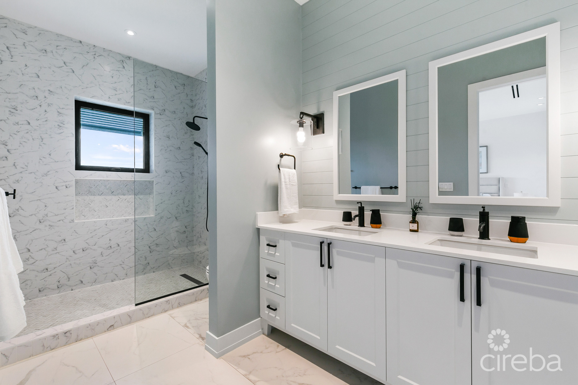 OLEA 106, CANAL FRONT 3 BED DUPLEX