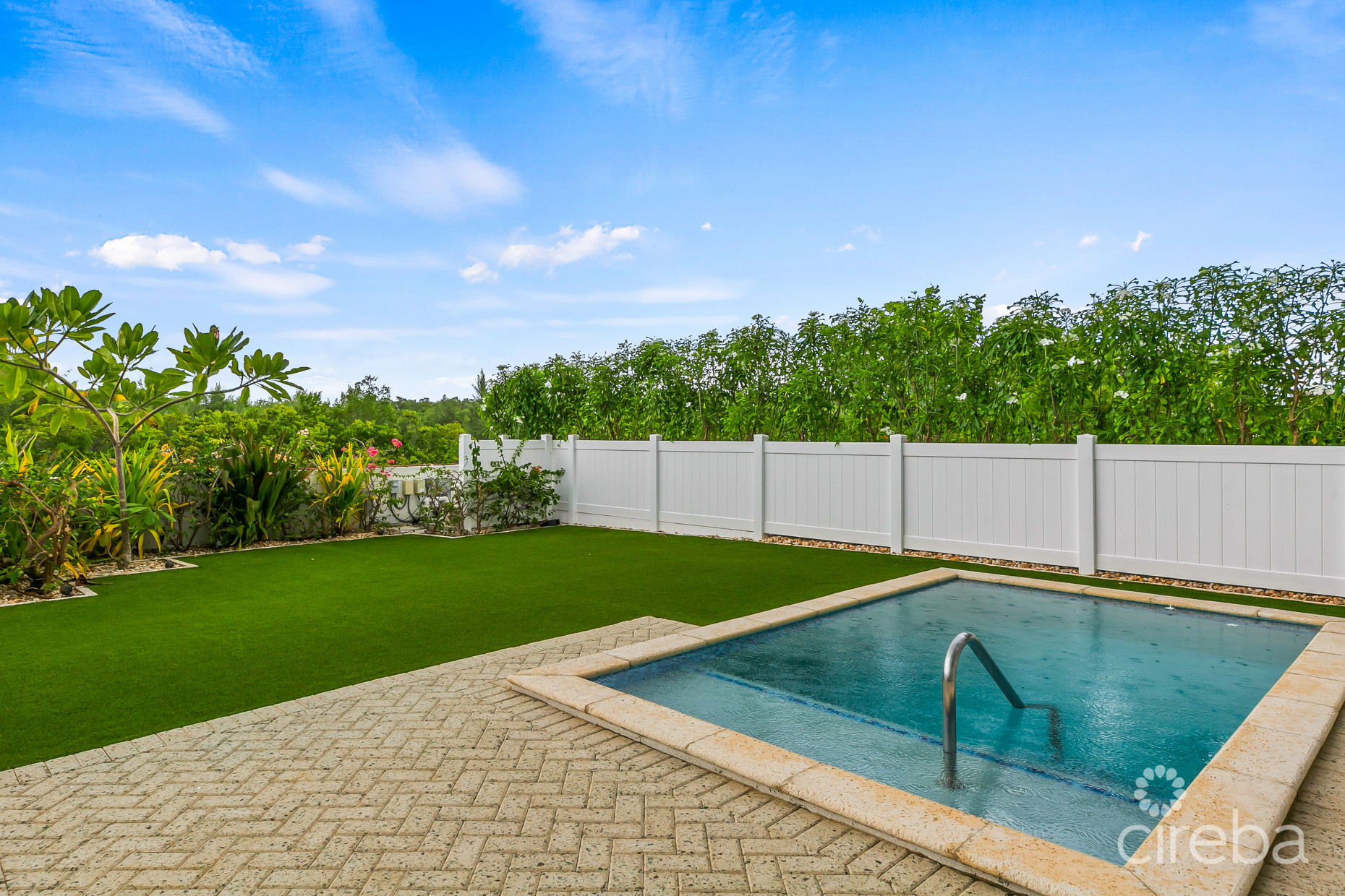 OLEA 106, CANAL FRONT 3 BED DUPLEX