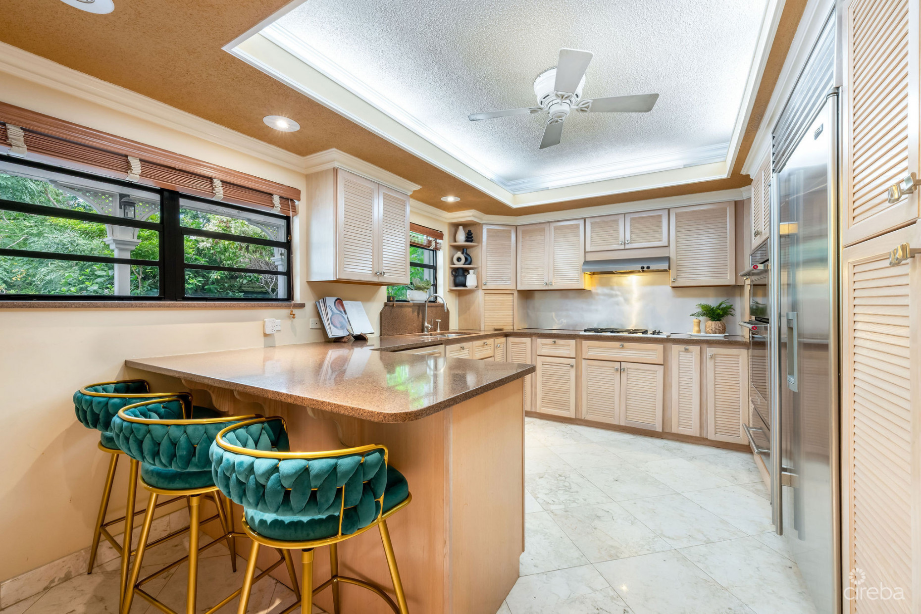 ANNE BONNY CRESCENT - CLASSIC COLONIAL WITH OUTDOOR ENTERTAINING