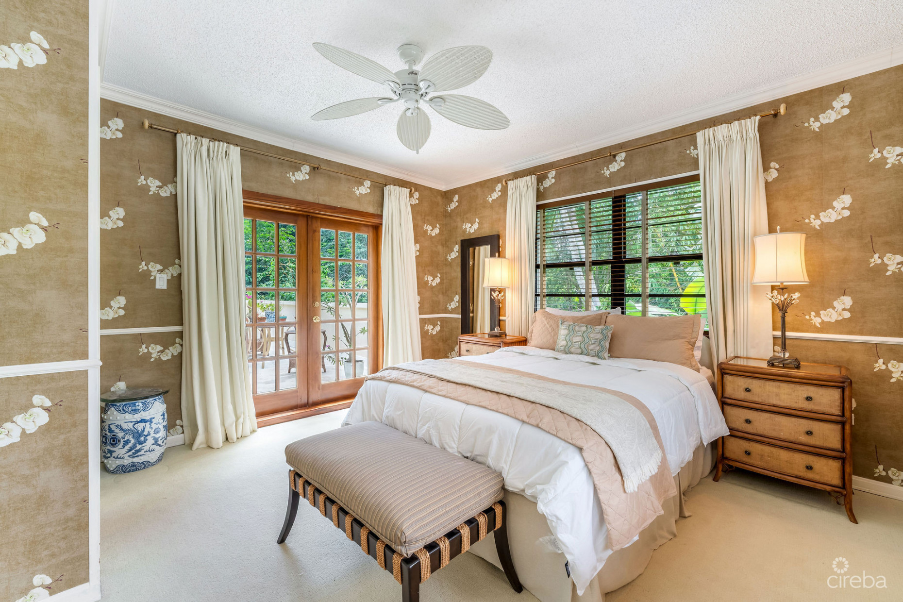 ANNE BONNY CRESCENT - CLASSIC COLONIAL WITH OUTDOOR ENTERTAINING