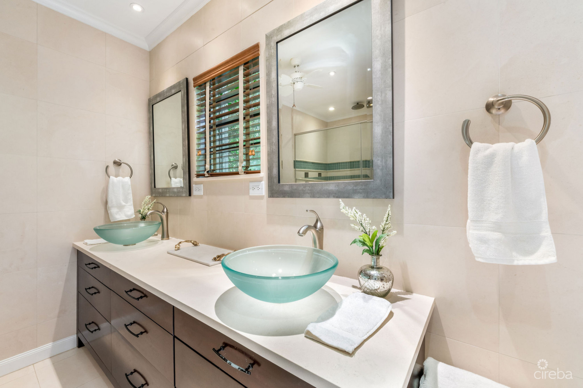 ANNE BONNY CRESCENT - CLASSIC COLONIAL WITH OUTDOOR ENTERTAINING