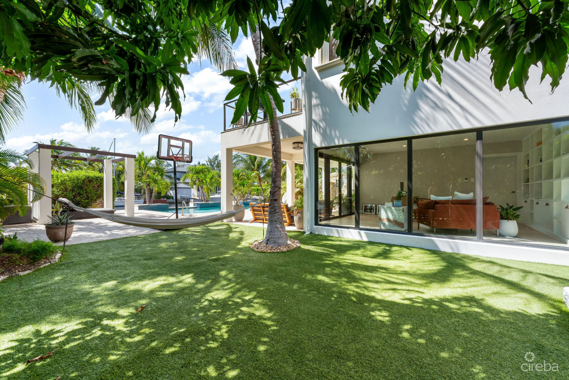 HOYA QUAY 35, CRYSTAL HARBOUR