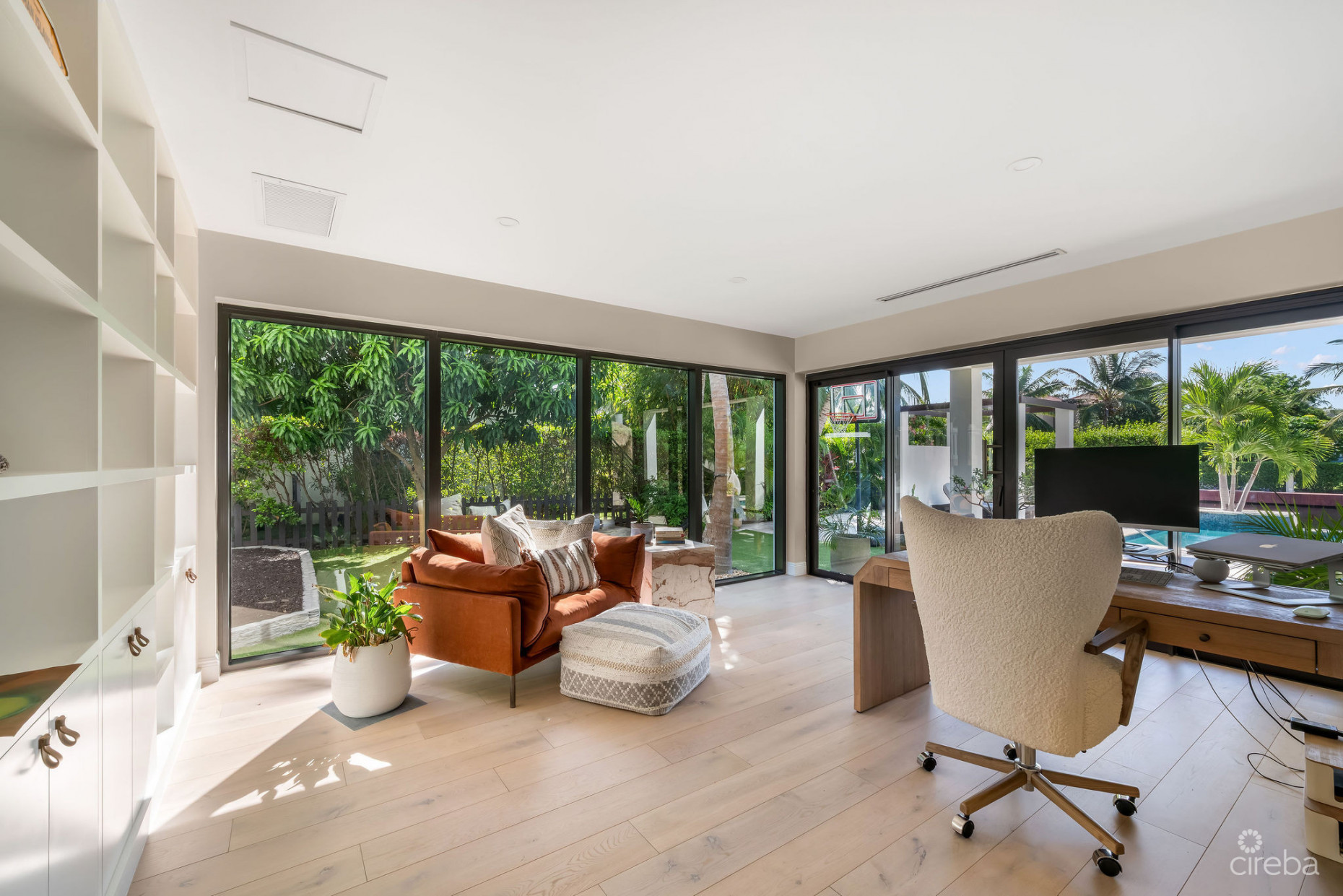 HOYA QUAY 35, CRYSTAL HARBOUR