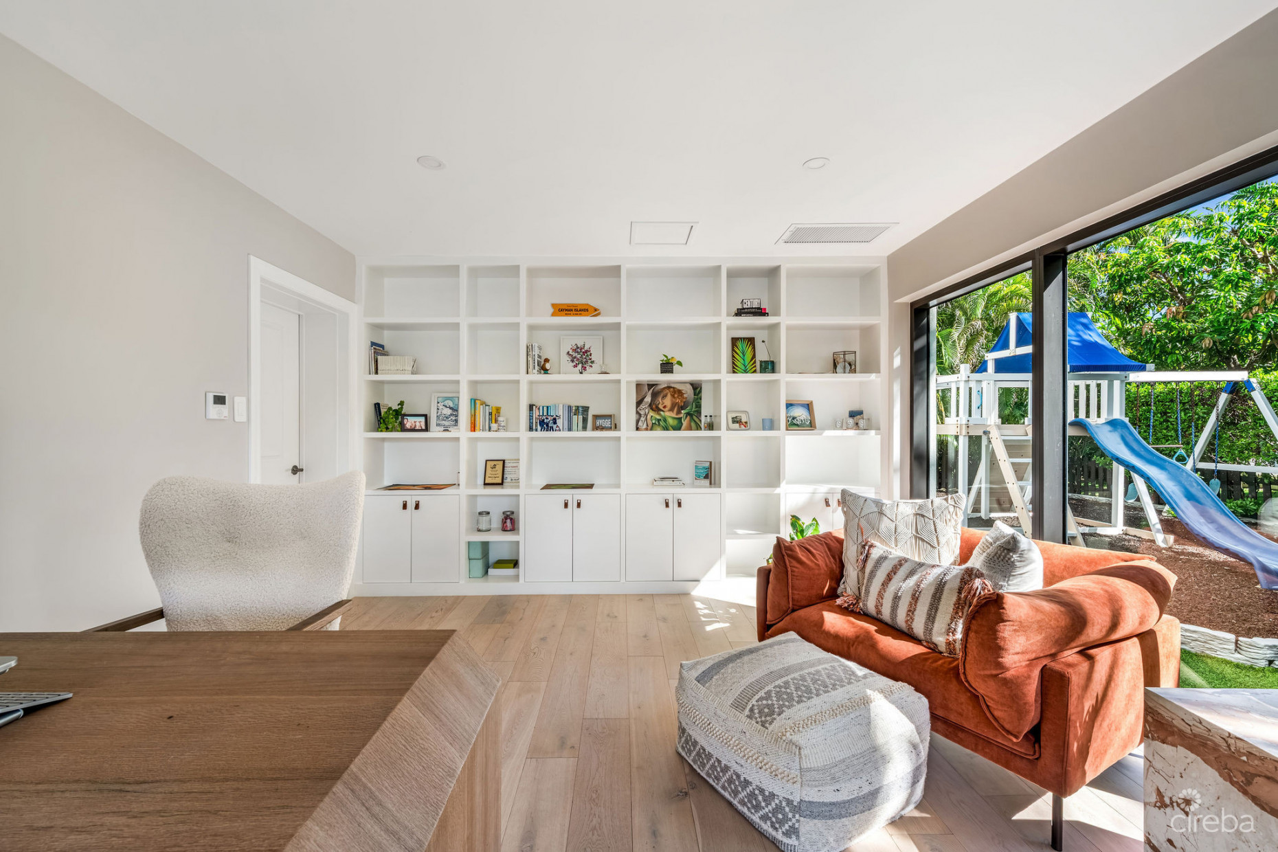 HOYA QUAY 35, CRYSTAL HARBOUR