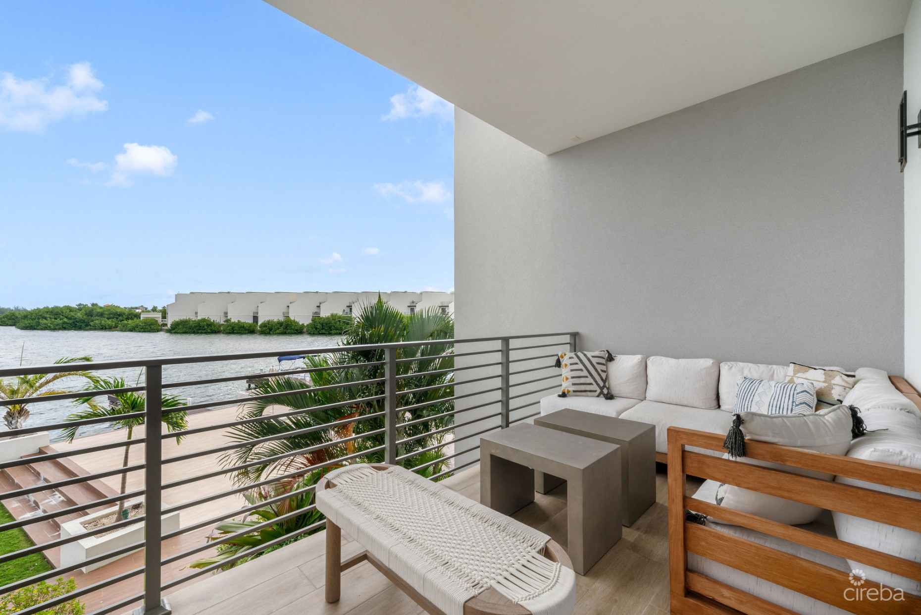 OCEAN CREST 14, OCEANFRONT TOWNHOME WITH STUDIO