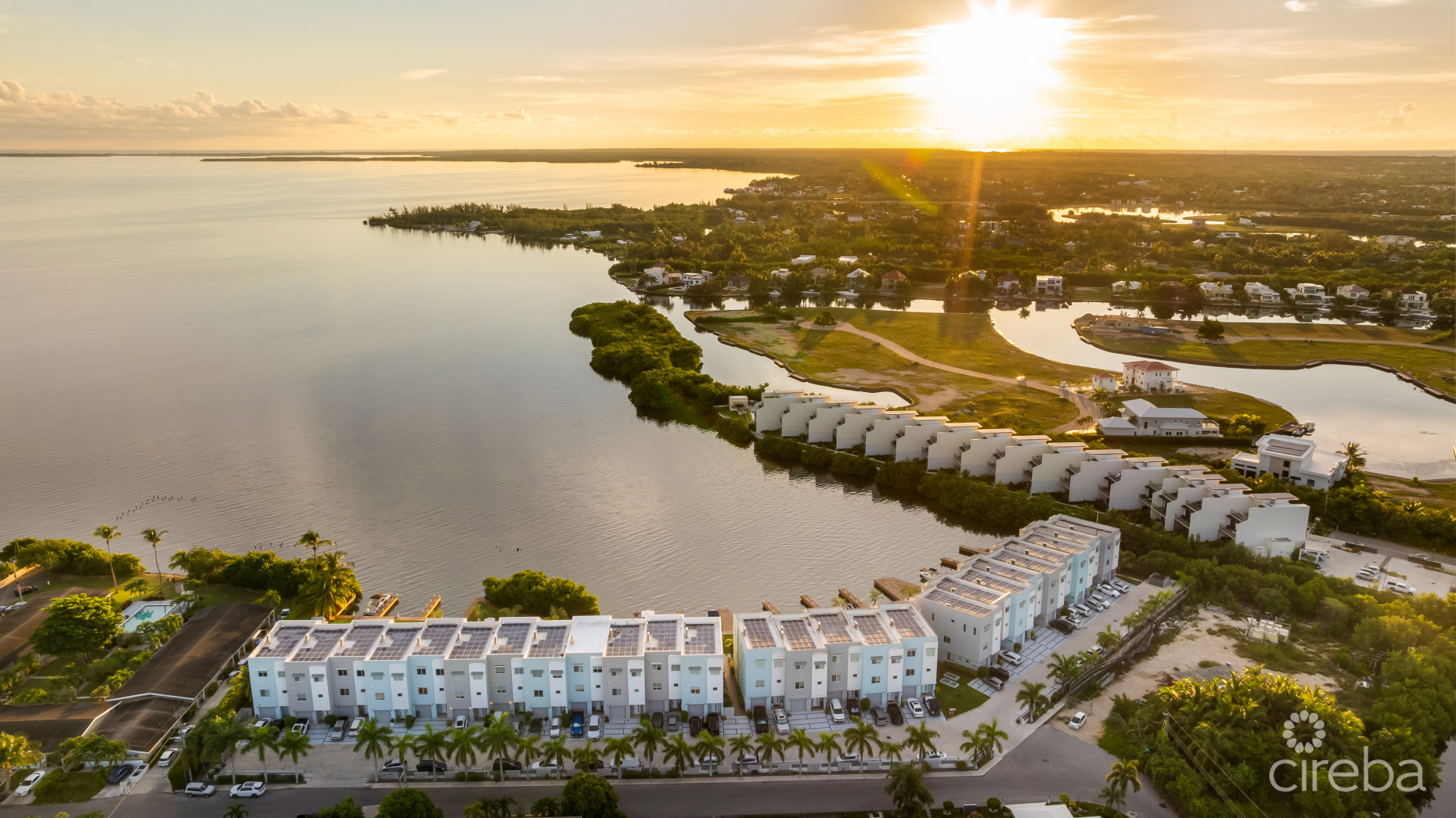 OCEAN CREST 14, OCEANFRONT TOWNHOME WITH STUDIO