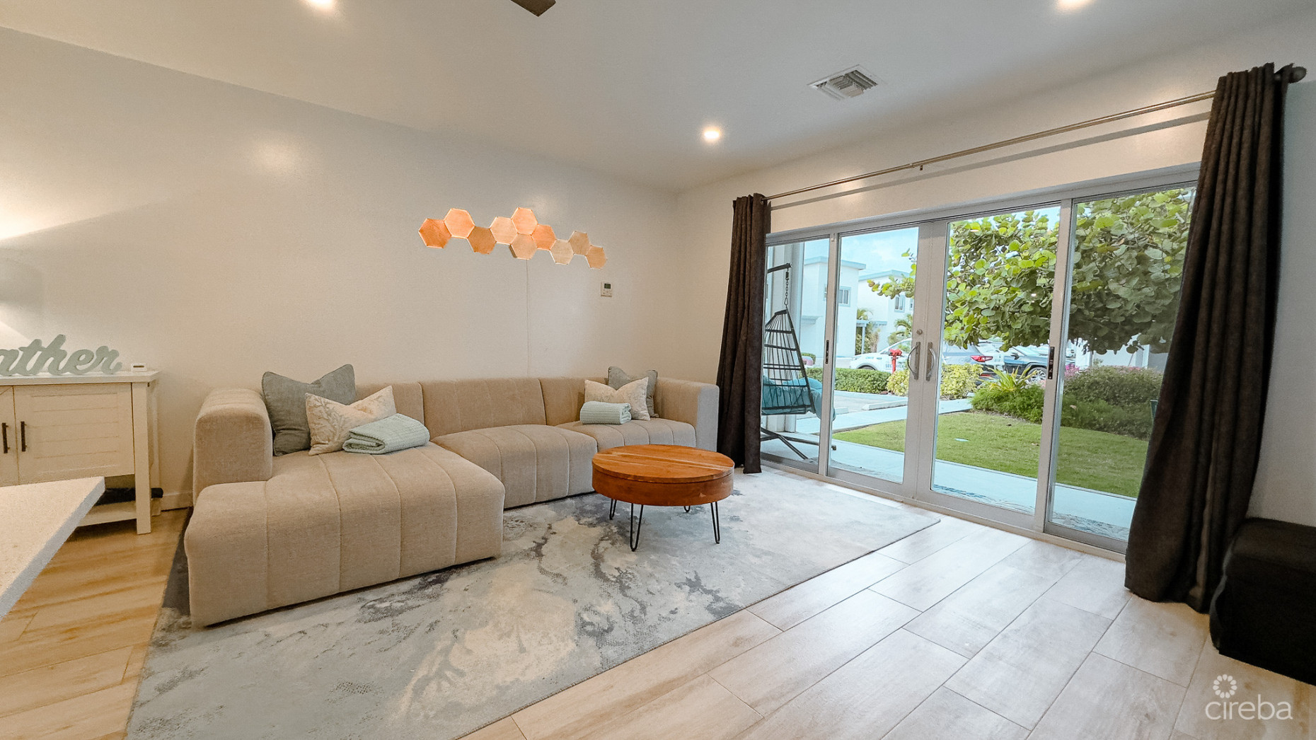 1 BED CONDO DOWNTOWN REACH