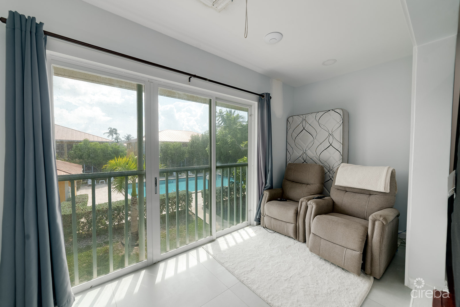 OCEAN CLUB 2BED/2.5BATH CONDO