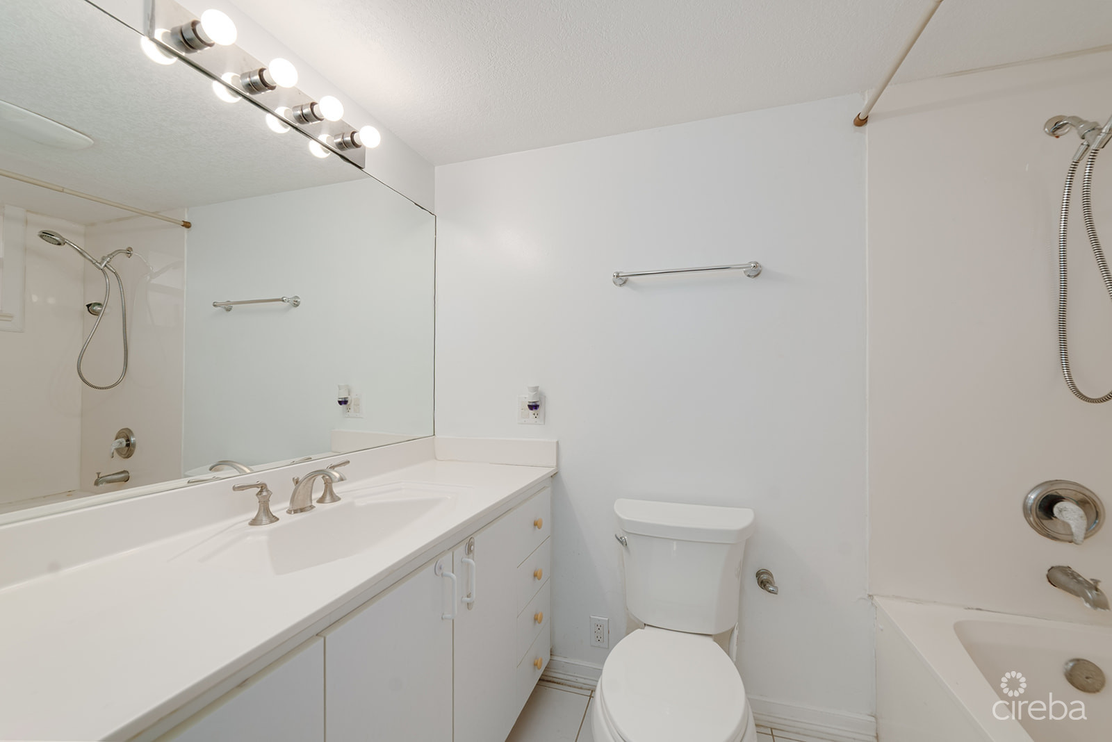 OCEAN CLUB 2BED/2.5BATH CONDO