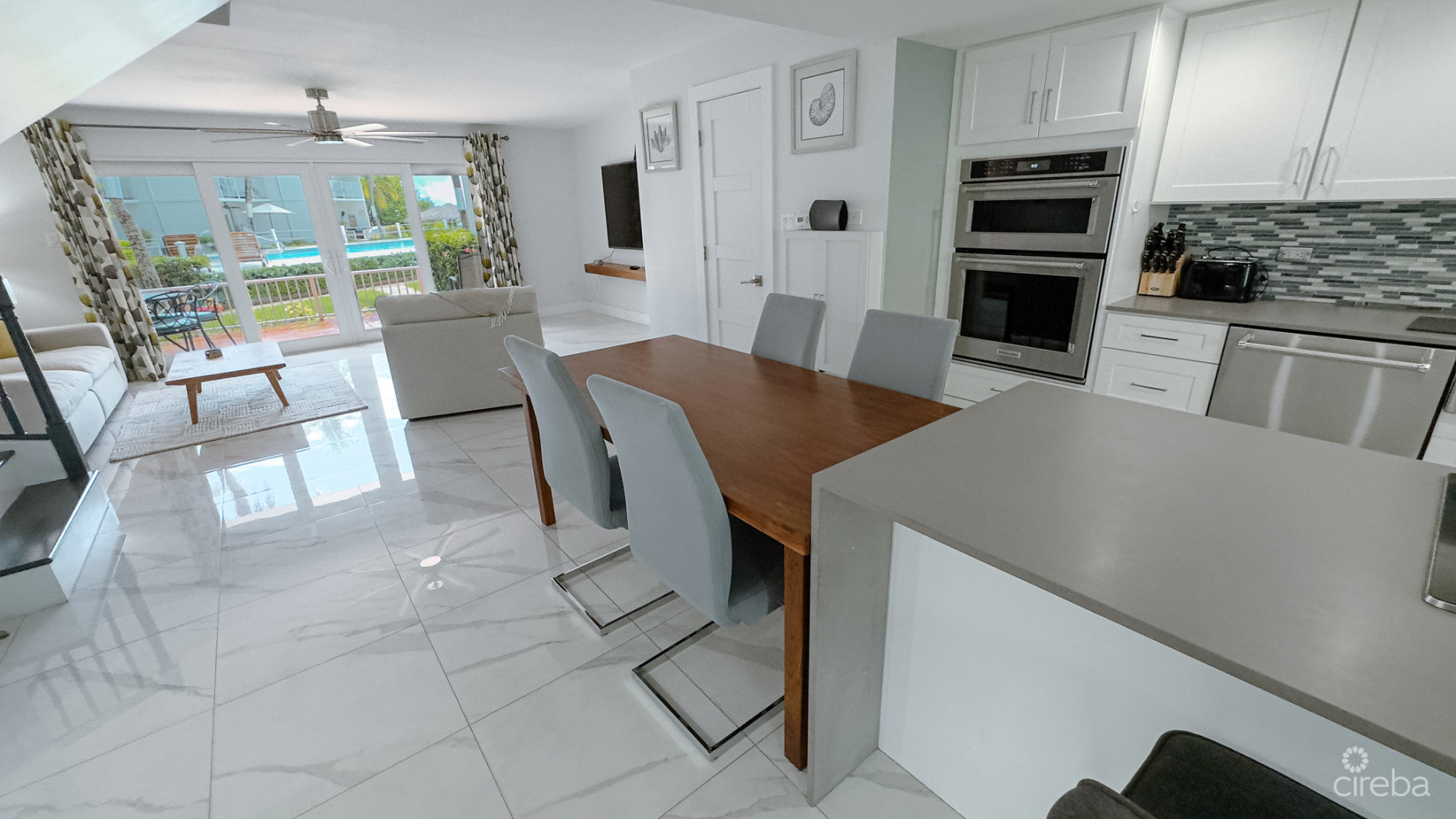 3 BED OCEAN VIEW - BY THE SEA