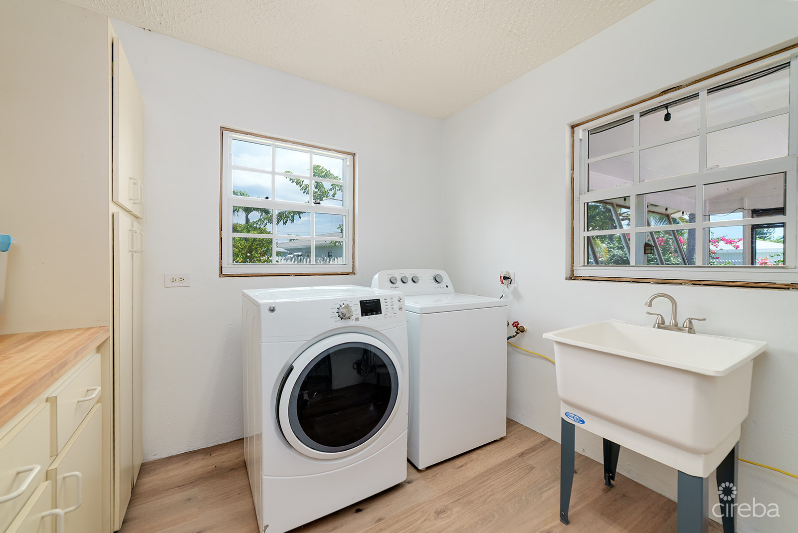 3-BED FAMILY HOME ON 0.3411 ACRES IN WEST BAY - CI $30,000 CASH BACK