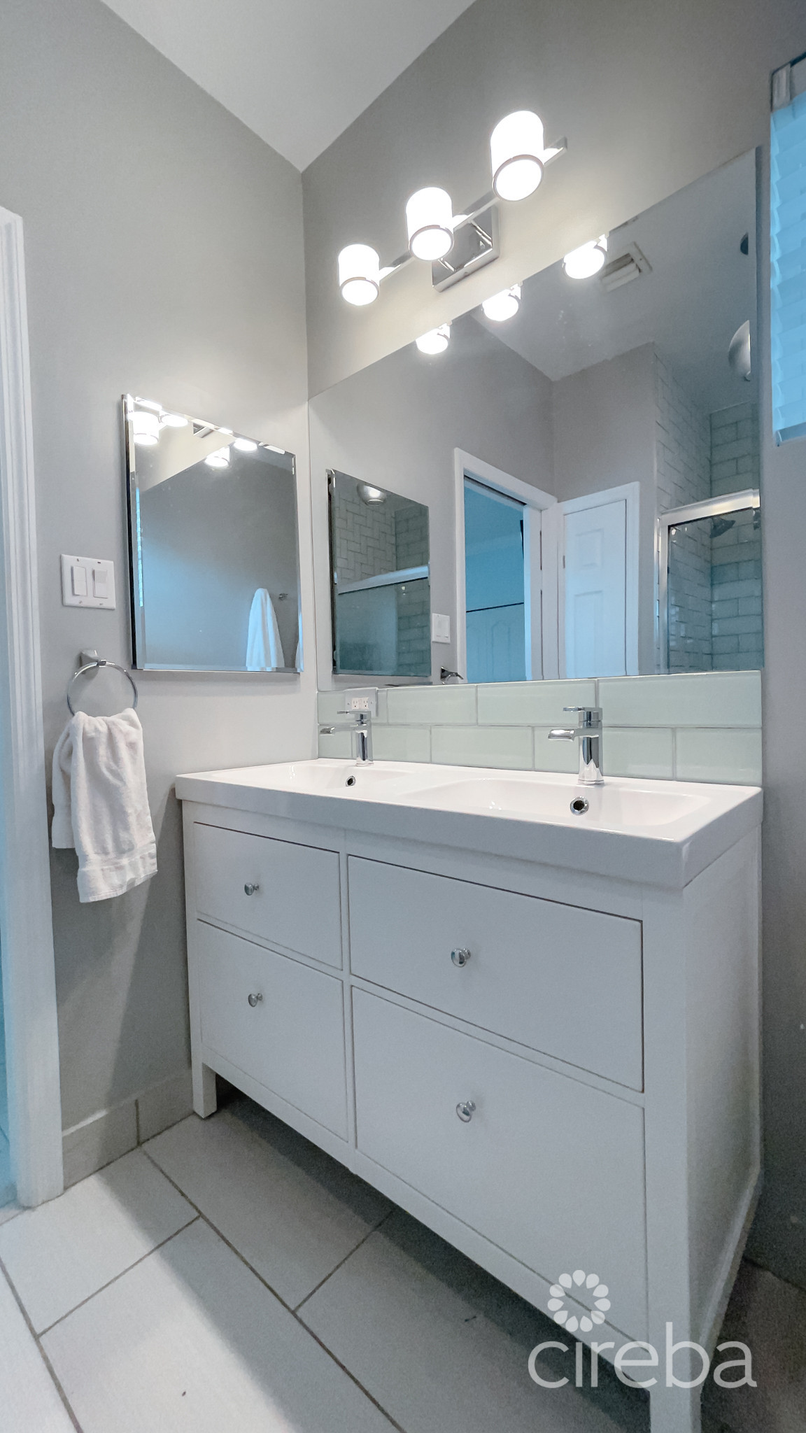 2 BED SOUTH SOUND TOWNHOME  GRAND PALMS