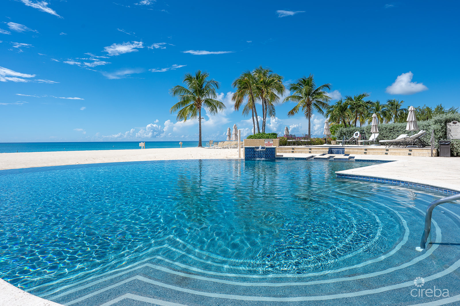 THE PINNACLE VILLA 30 & GARAGE