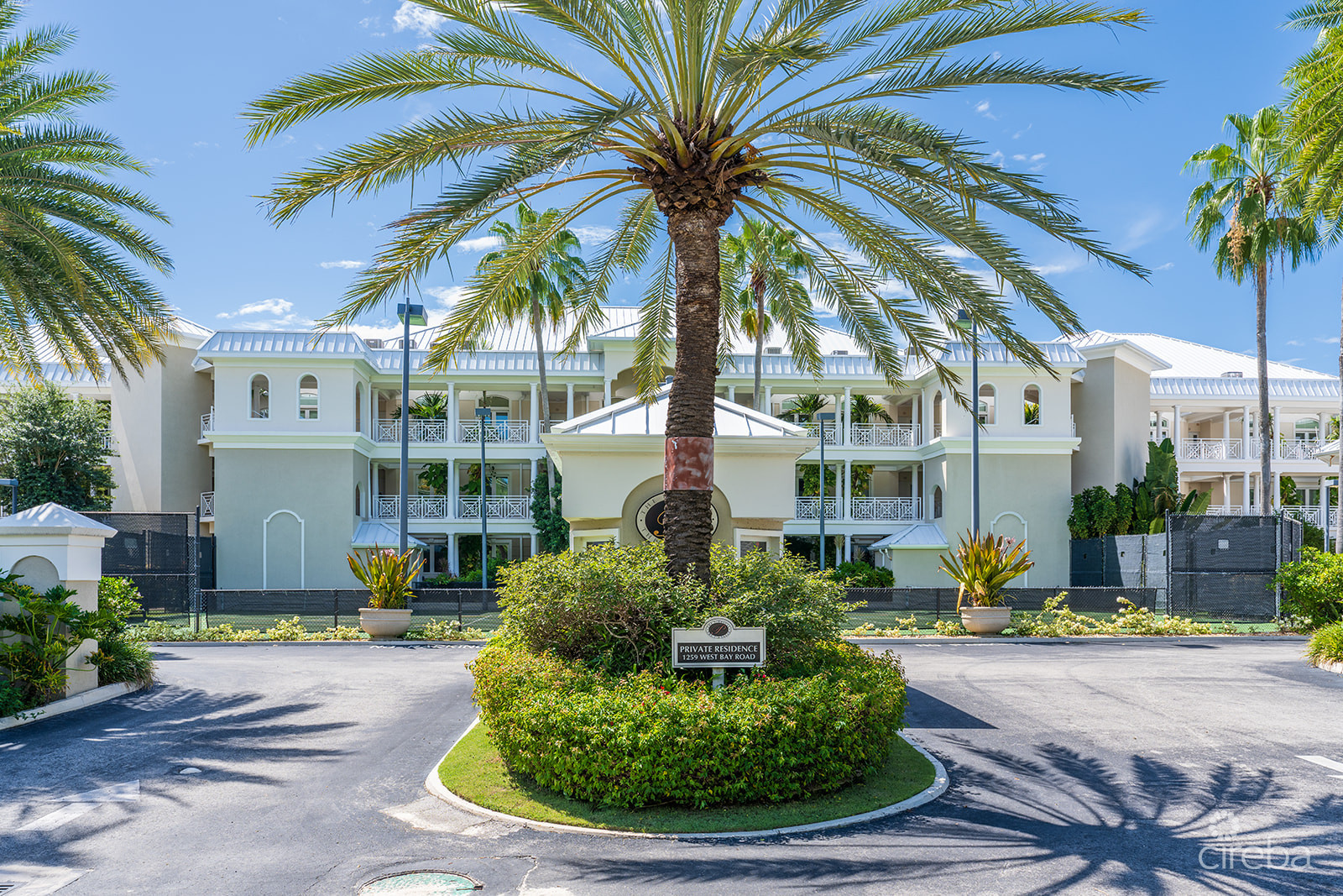 THE PINNACLE VILLA 30 & GARAGE