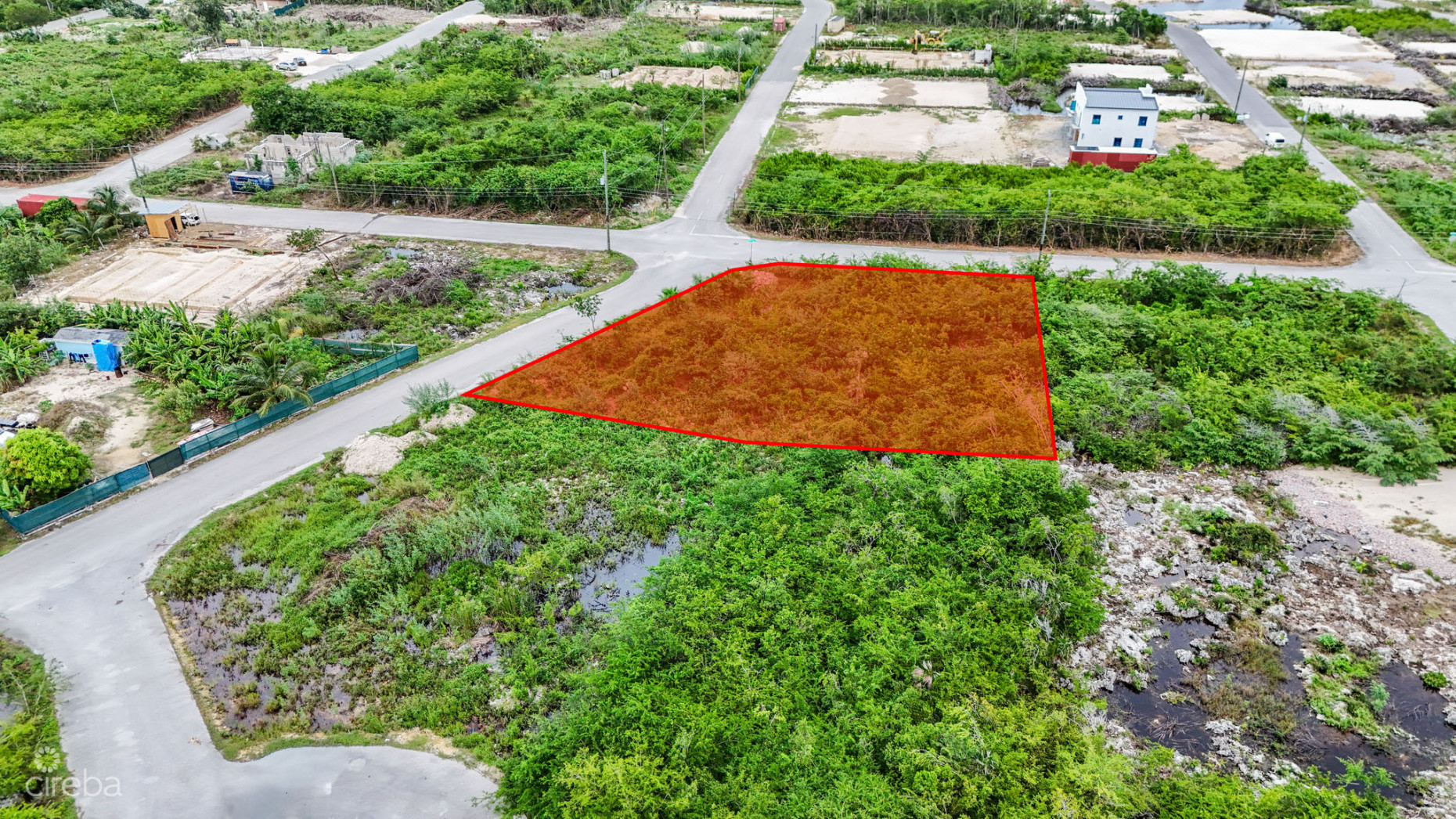 LARGE CORNER LOT .366 ACRE IN LOOKOUT GARDENS