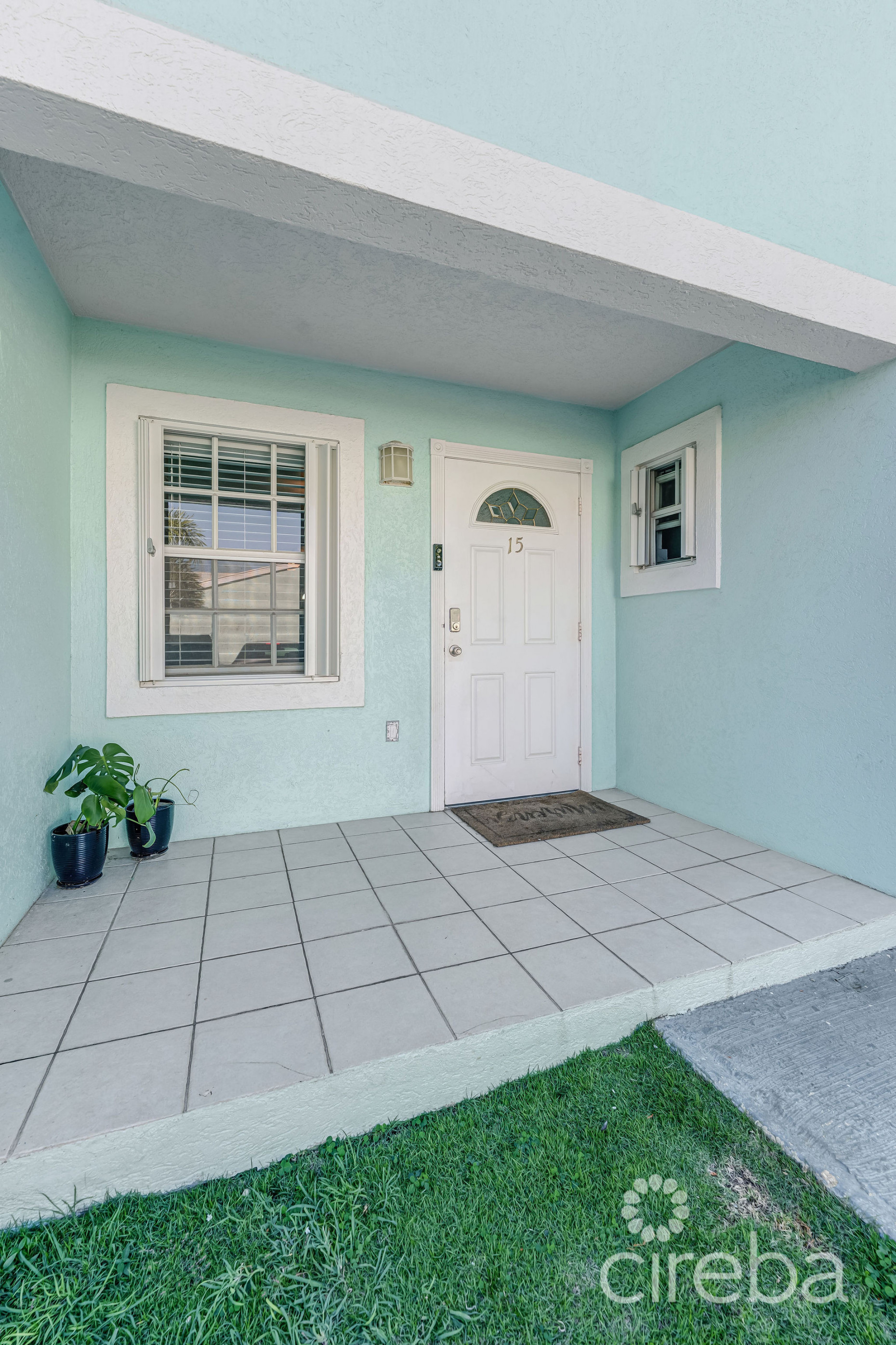 SPRINGFIELD COURTS - 2 BR 2.5 BATH - NEWLY REMODLED - PRISTINE INTERIOR AND FANTASTIC LOCATION!