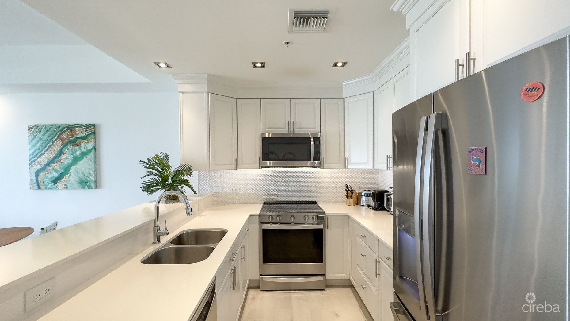 BEACH FRONT CONDO - 3 BED - SOUTH BAY BEACH CLUB