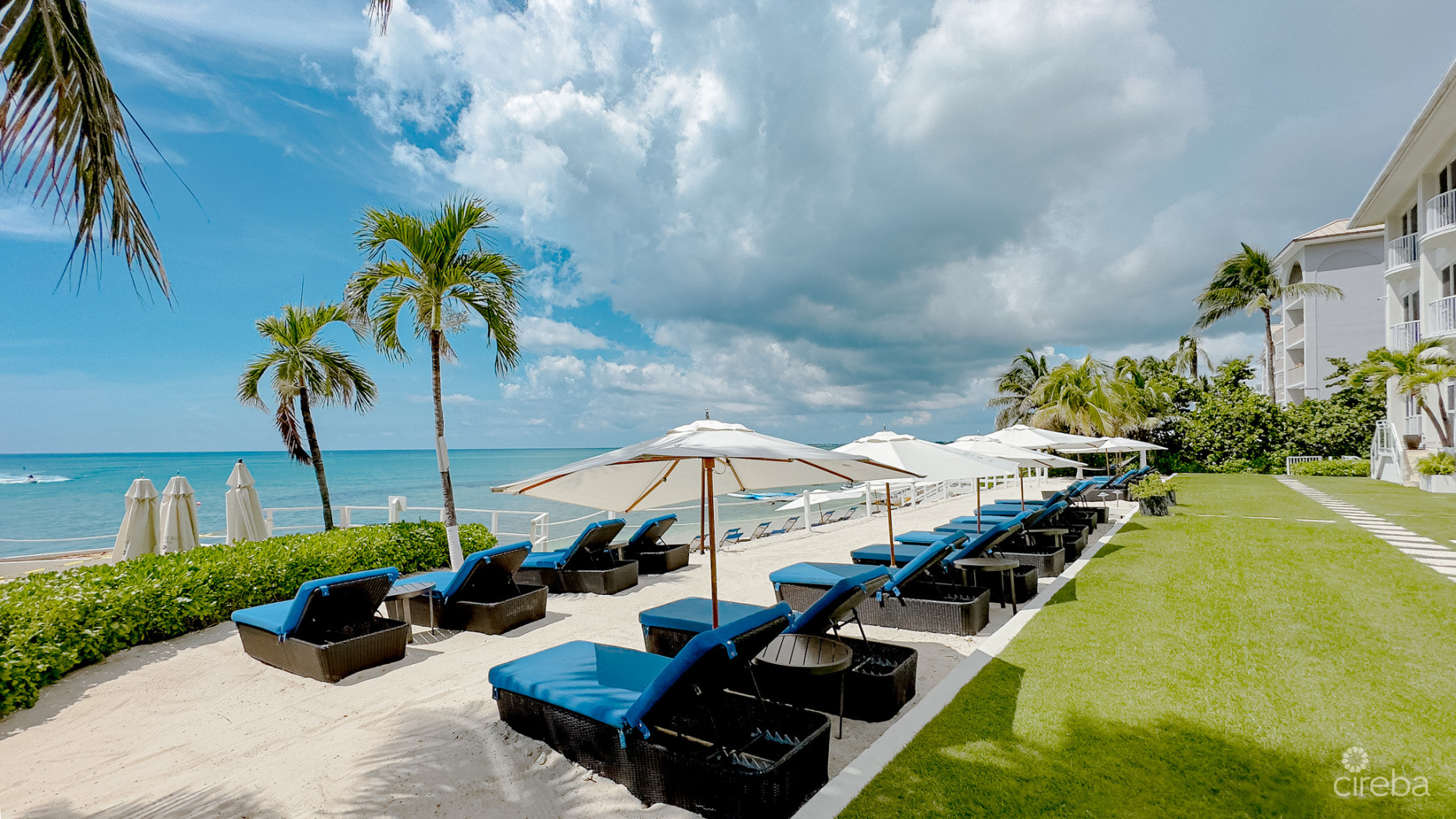 BEACH FRONT CONDO - 3 BED - SOUTH BAY BEACH CLUB