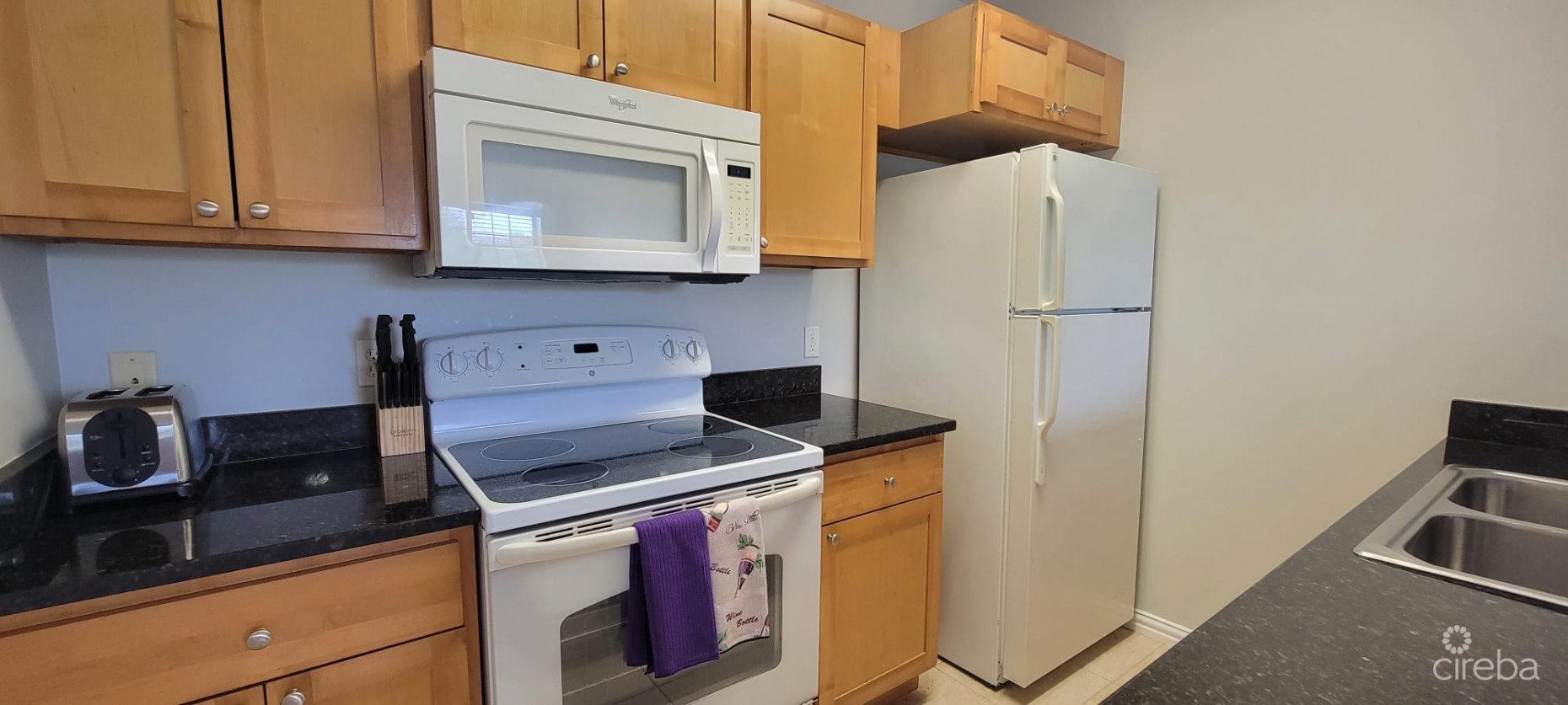 LAKESIDE--1BED/1BATH--MINUTES TO CAMANA BAY/SEVEN MILE BEACH